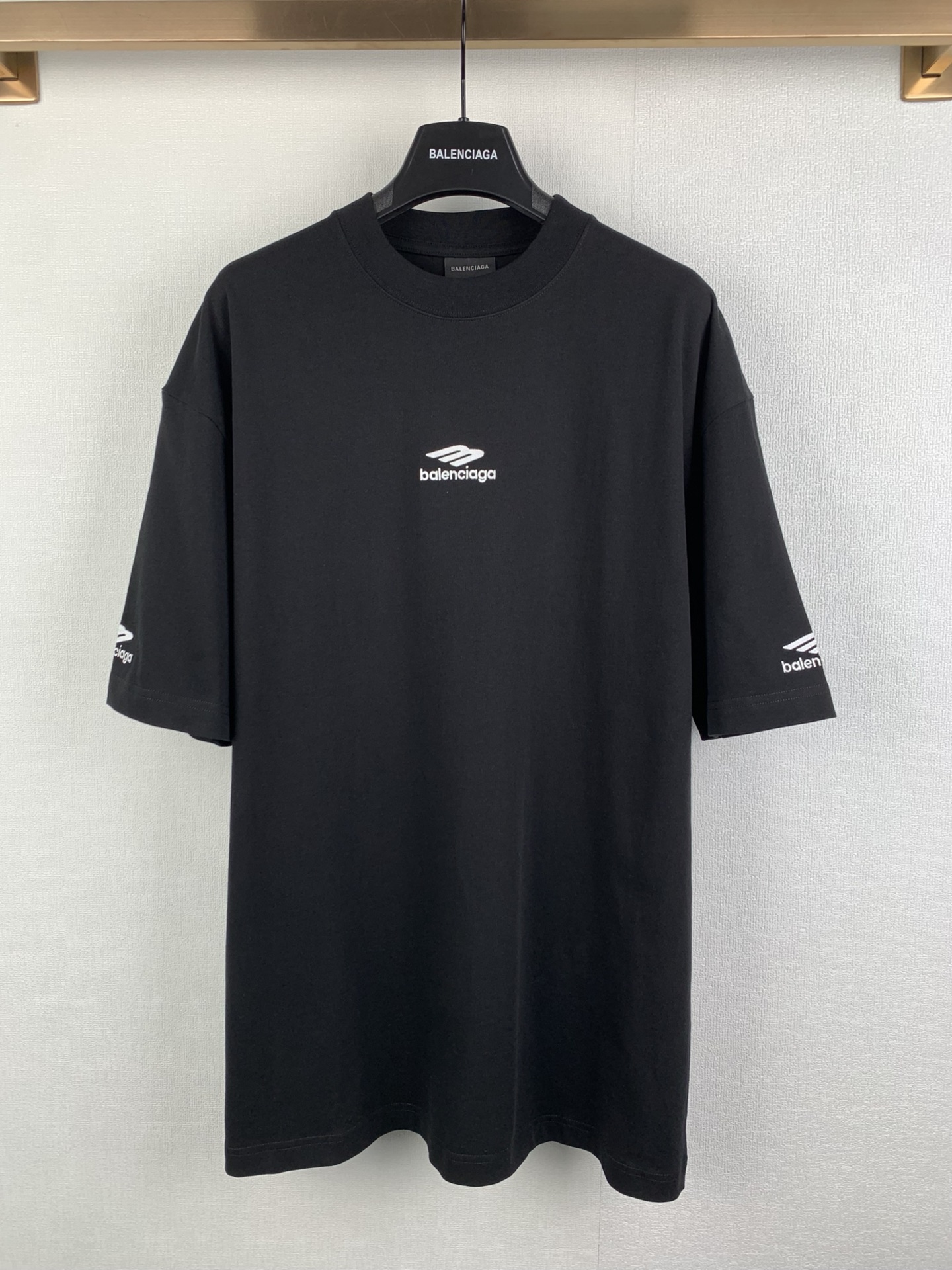 P120 BALENCIAGA/巴黎 滑雪系列刺绣3B字母短袖T恤 25ss新款3B胸前刺绣字母宽松版型T恤 男女同款 码数：XS.S.M.L.