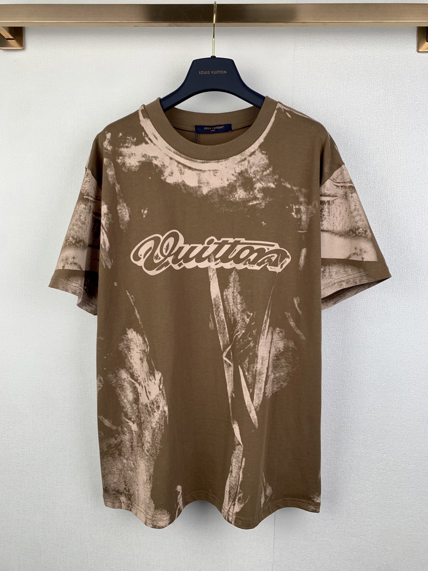 P140 LOUIS VUITTON Louis LV 2026FW Principios de primavera 1V Camiseta con estampado Outlaw Serie masculina de primaver…