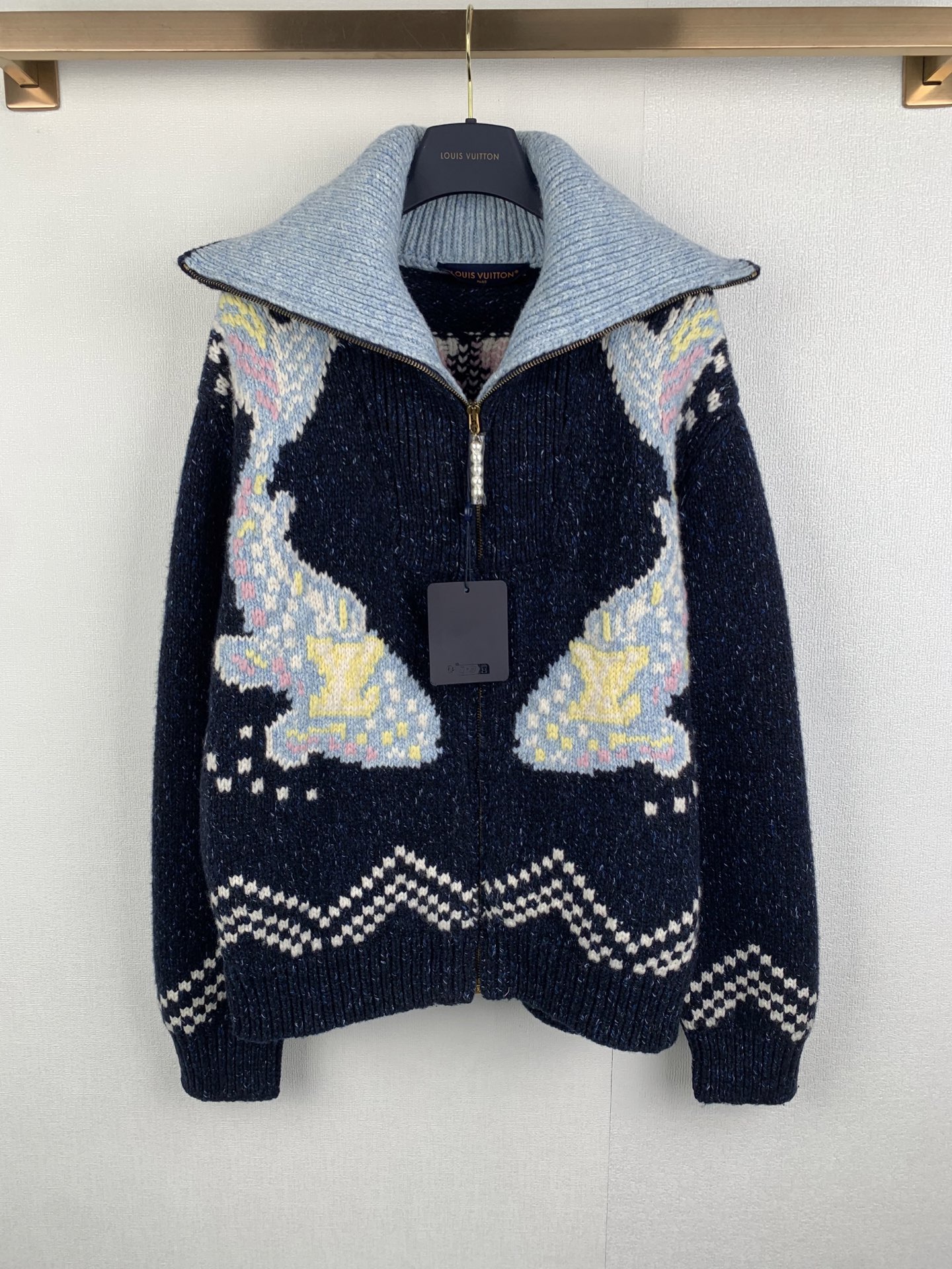 P525 LOUIS VUITTON Louis LV 25ss nueva chaqueta de punto con cinturón y cremallera Esta chaqueta con cinturón [versión …