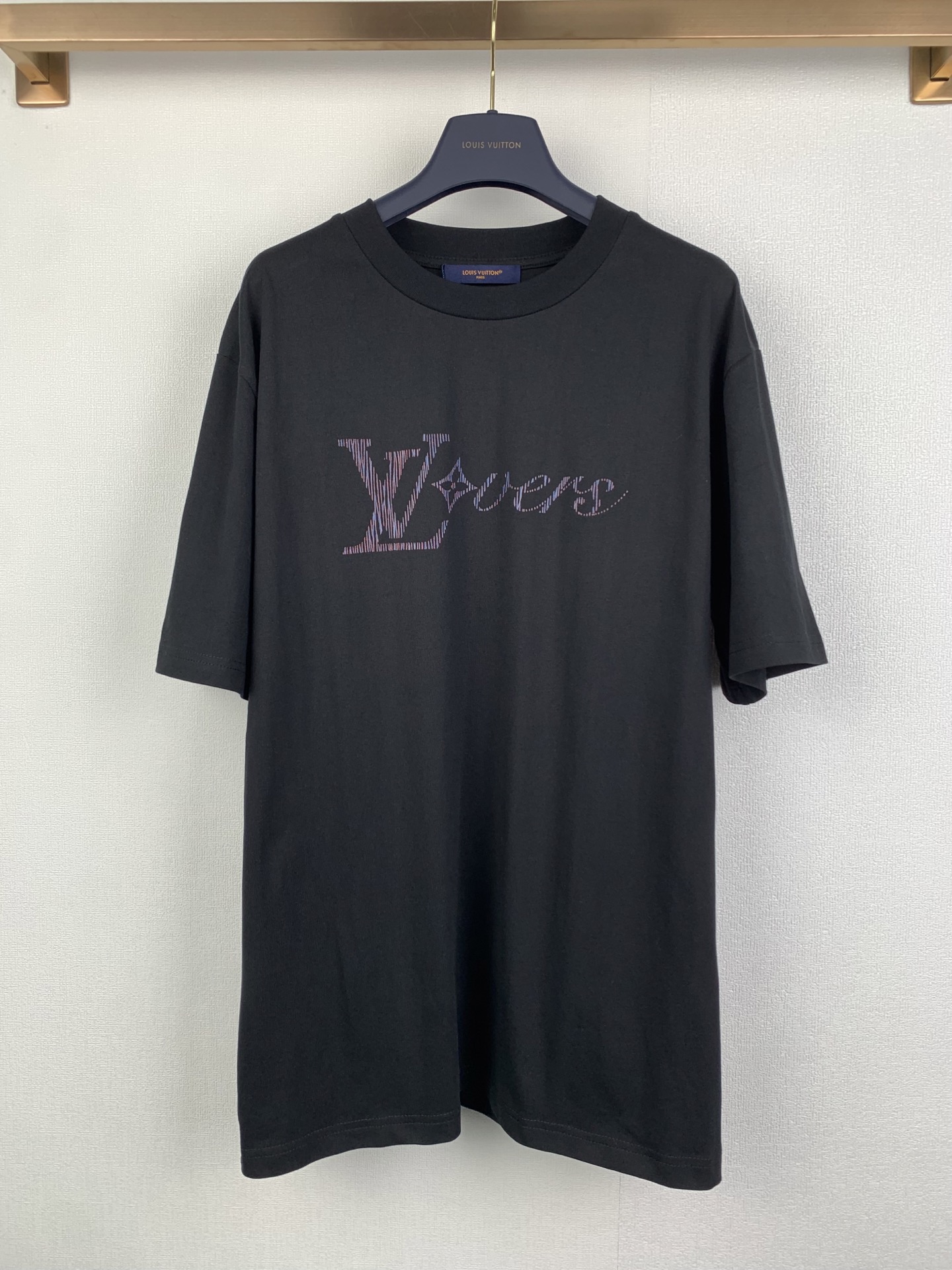P120 LOUIS VUITTON Camiseta de manga corta con logo estampado Louis LV25SS, comprada por 8350, hilo doble liso de algod…