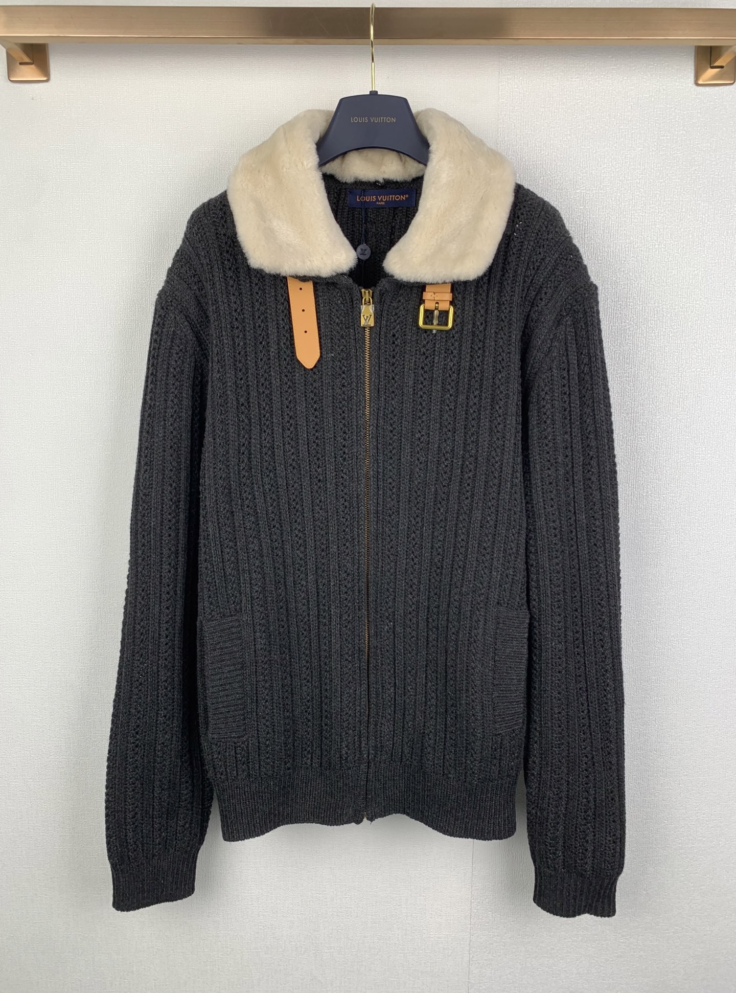 P325 LOUIS VUITTON 26SS Chaqueta tipo túnica con cuello de piel y mezcla de lana de cachemira Auténtico 35000 comprados…