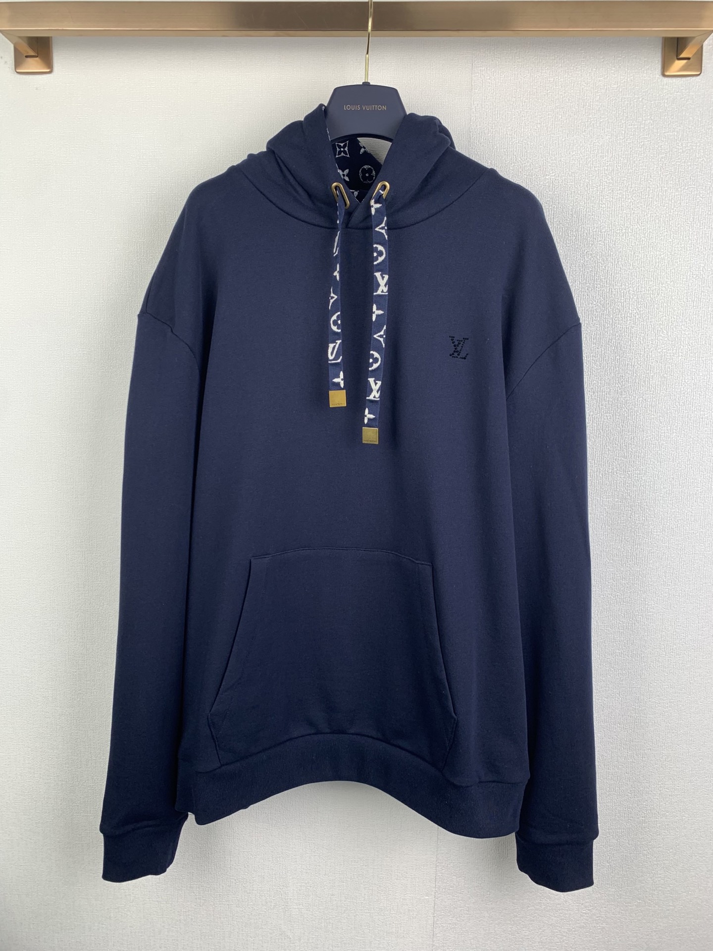 P195 LOUIS VUITTON Sudadera de manga larga con bolsillo con logo Louis LV, comprada a 10969, genuina, 380 gramos de tel…