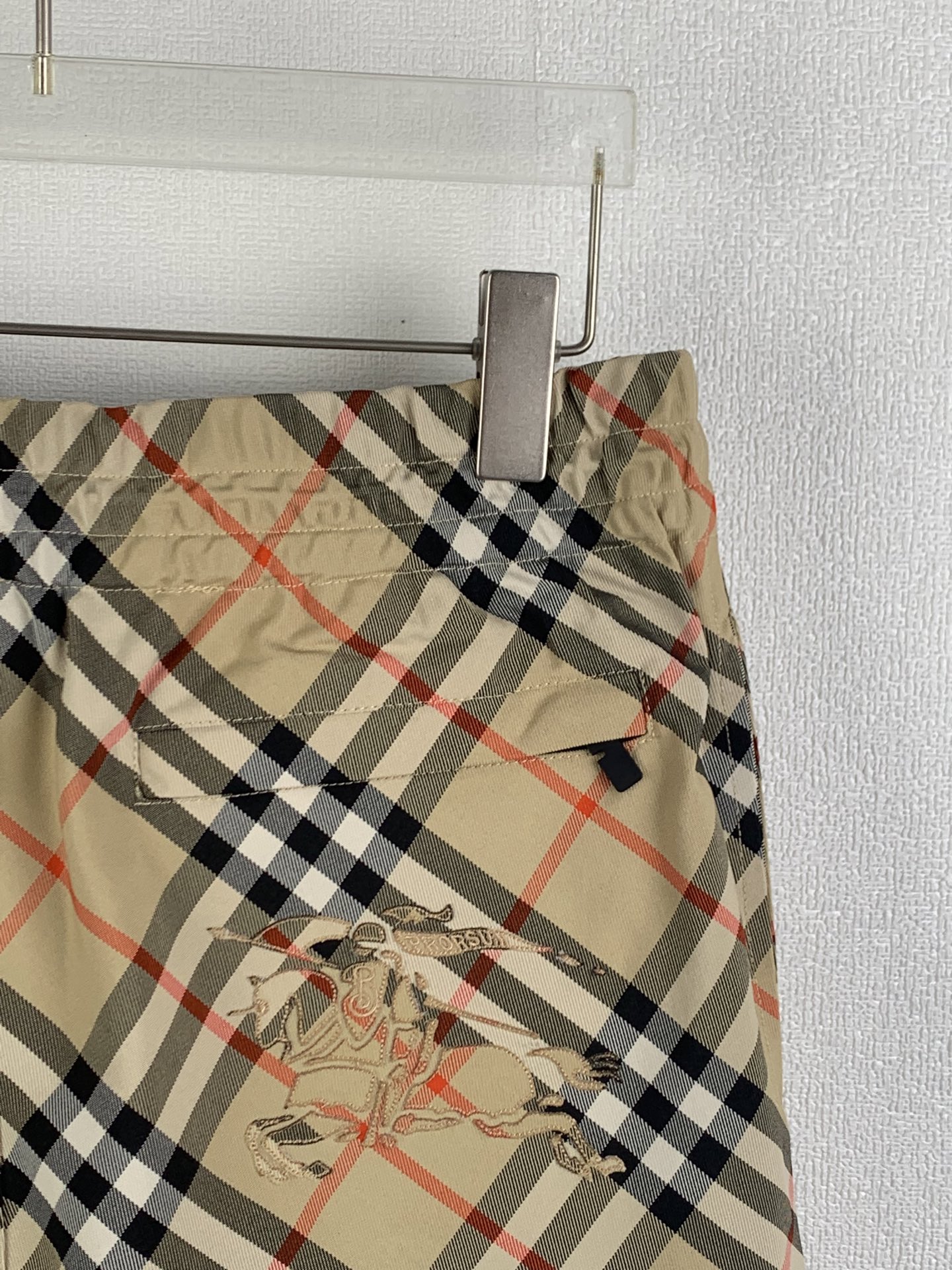 Burberry Burberry巴宝莉斜纹格战马绣花短裤