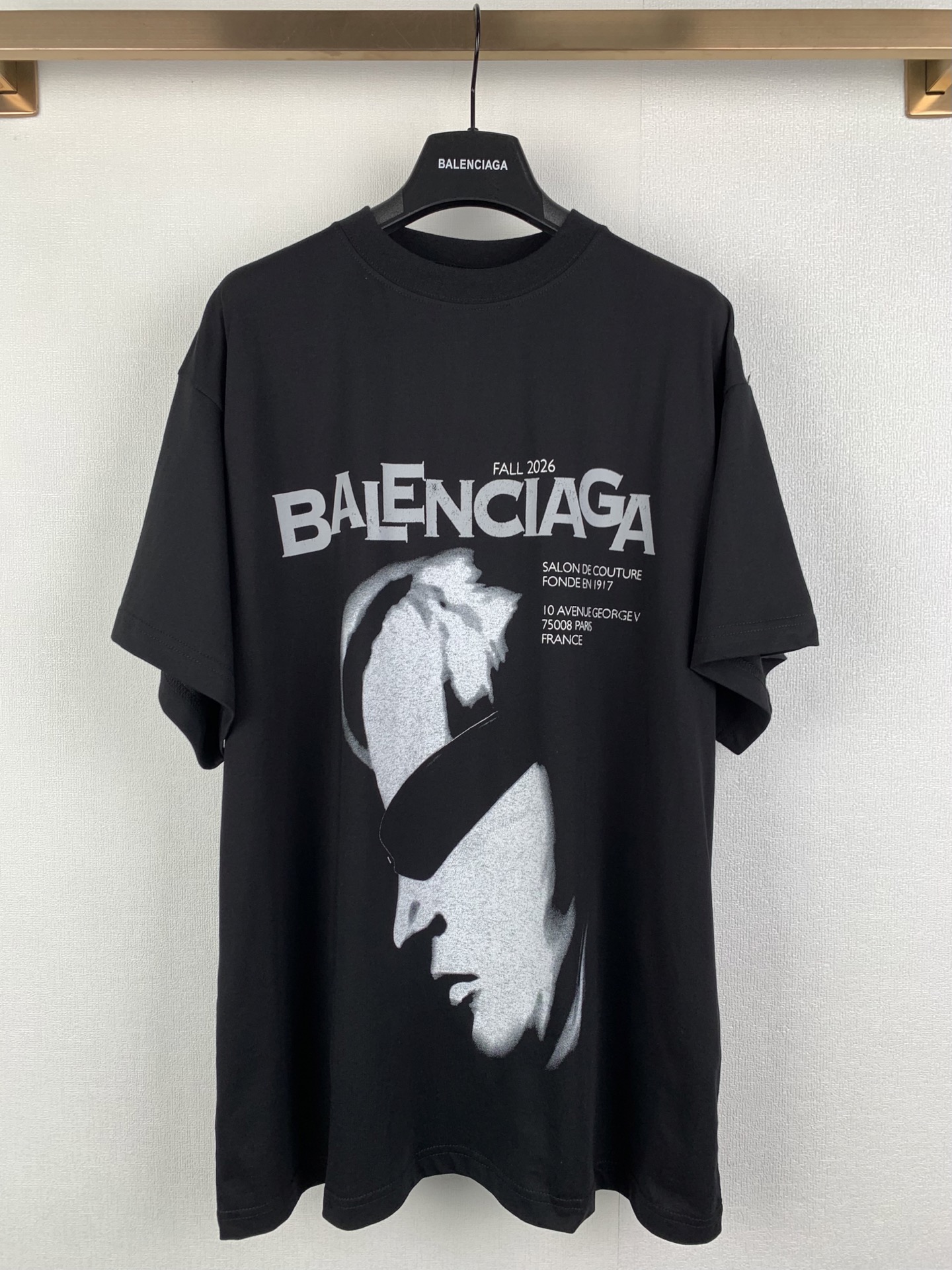 P125 BALENCIAGA/巴黎世家 Camiseta de manga corta holgada con estampado de figura con gafas de sol Tejido de punto liso de a…