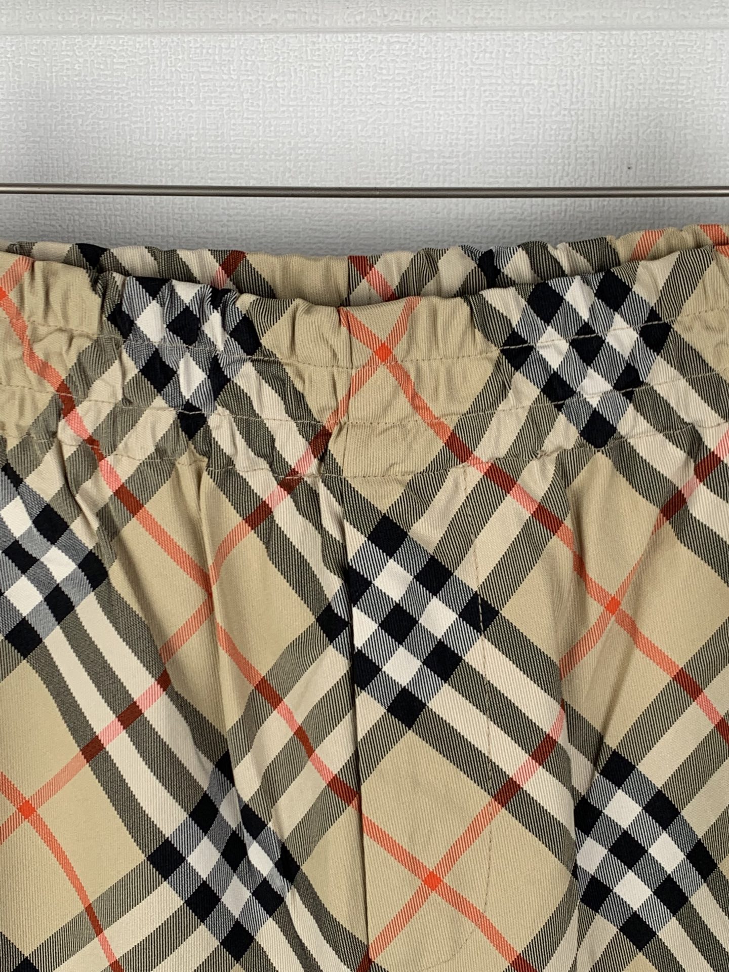 Burberry BURBERRY 巴宝莉 斜纹格战马绣花短裤双松紧扣翻盖贴袋