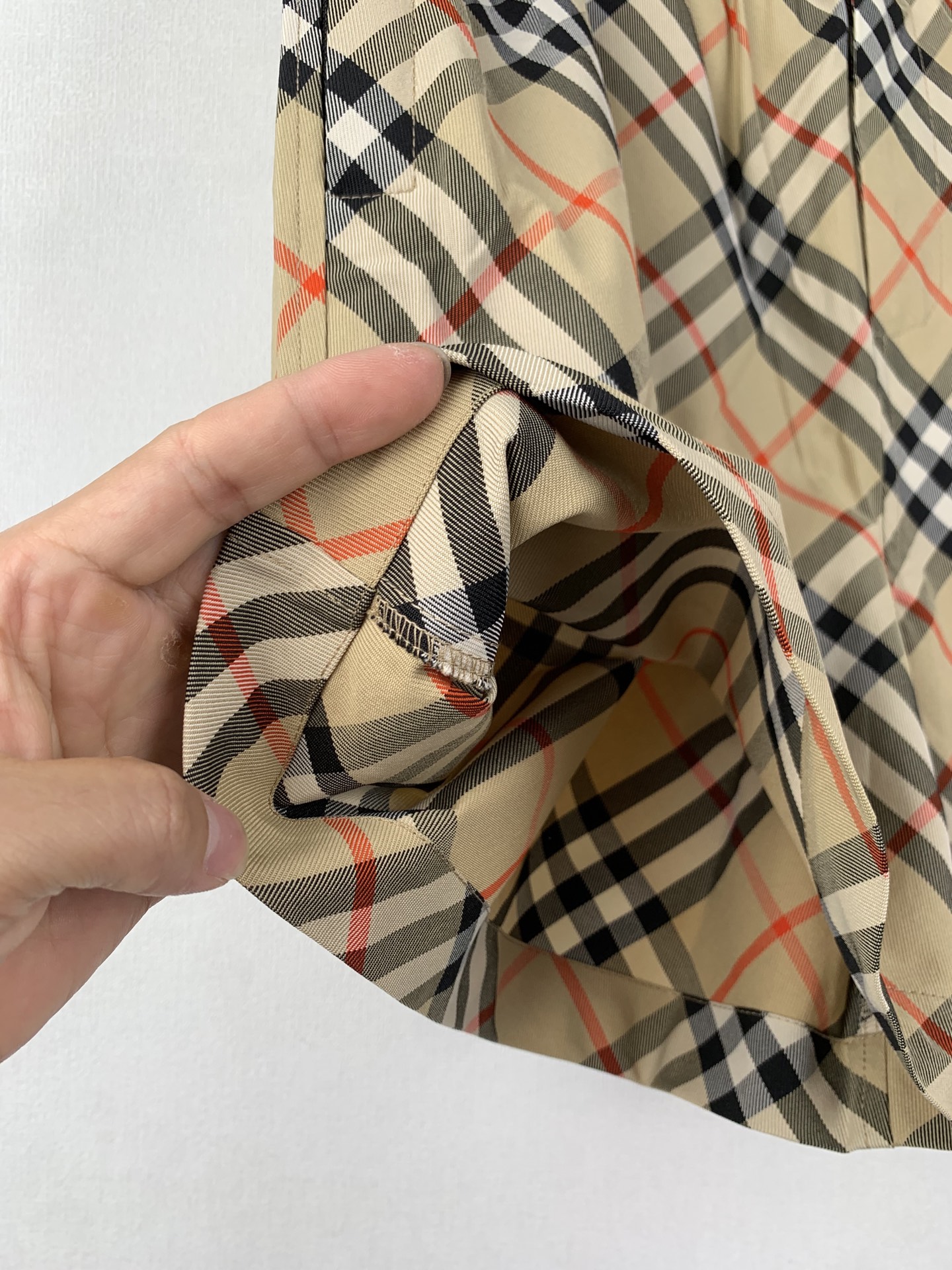Burberry BURBERRY 巴宝莉 斜纹格战马绣花短裤双松紧扣翻盖贴袋