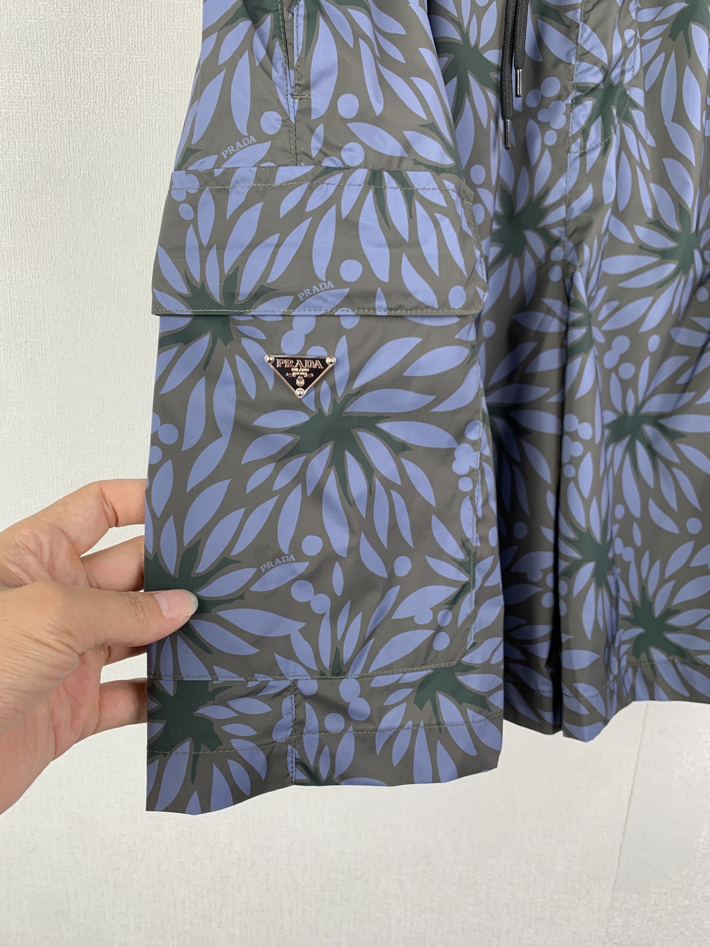 Prada PRADA/普拉达/花卉数码印花尼龙休闲短裤