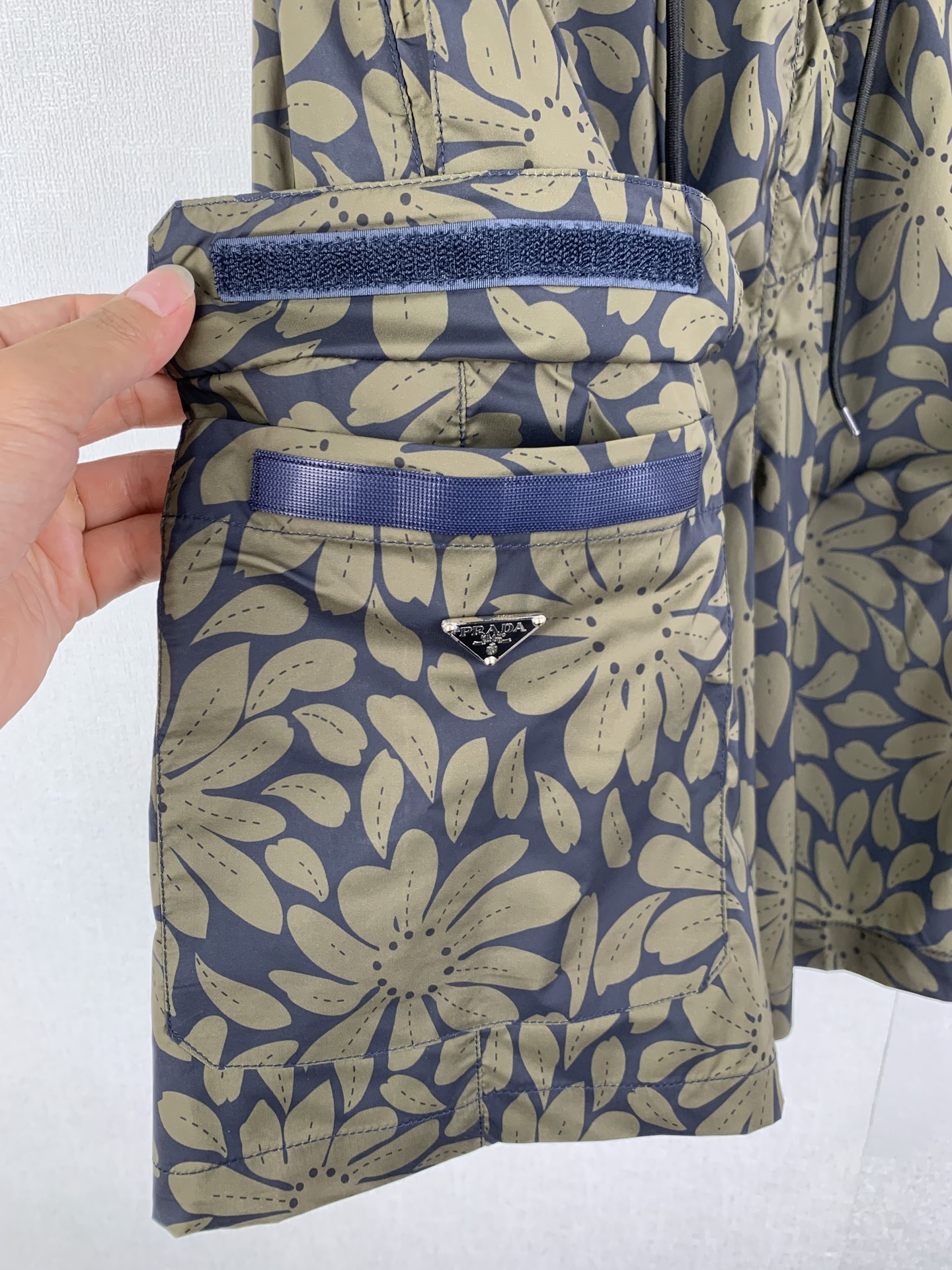 Prada PRADA/普拉达/花卉数码印花尼龙休闲短裤