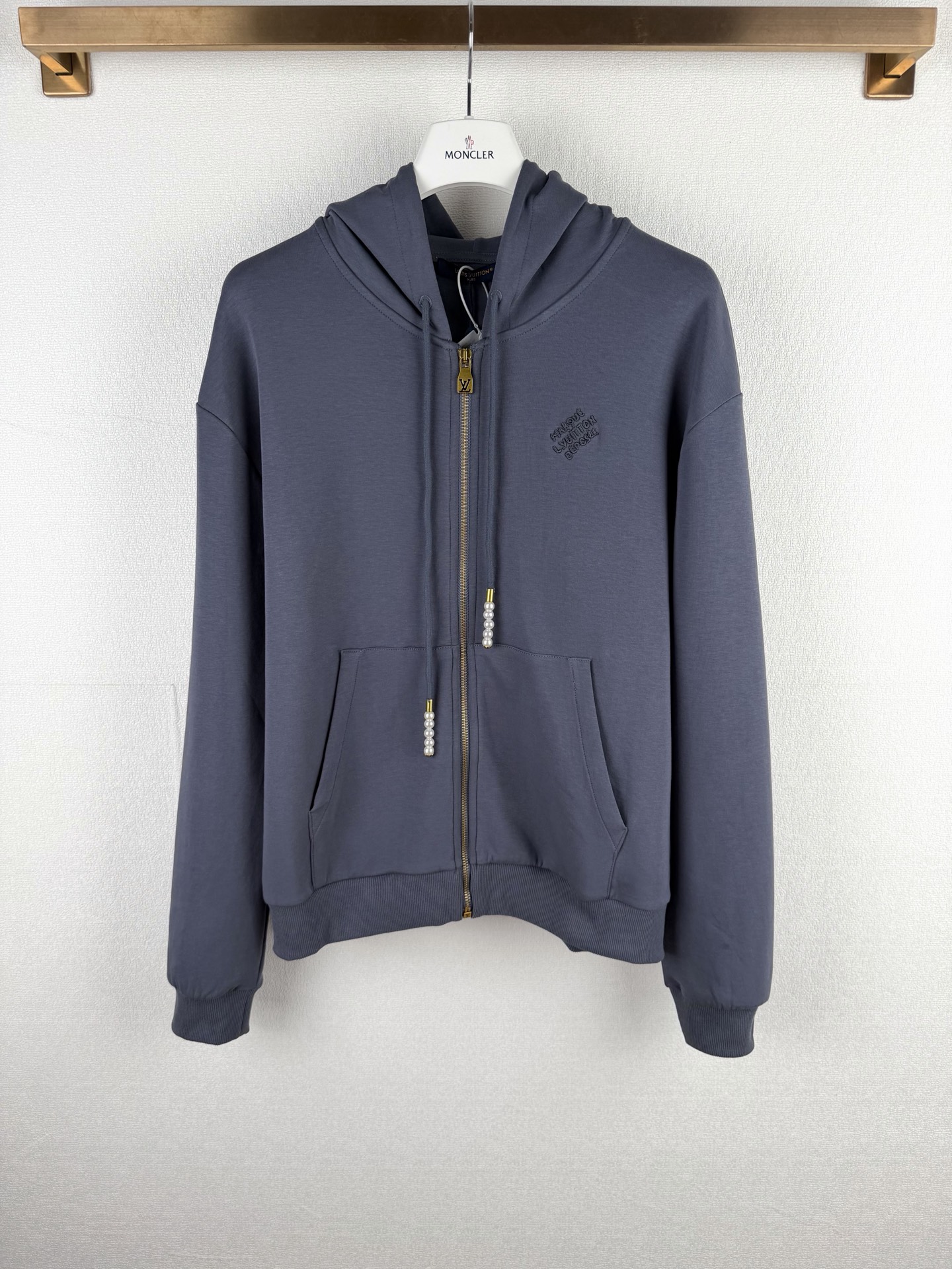 P205 LOUIS VUITTON 路易 LV 24FW Sudadera con capucha de punto con cremallera y bordado. Comprada original por 11900 para …