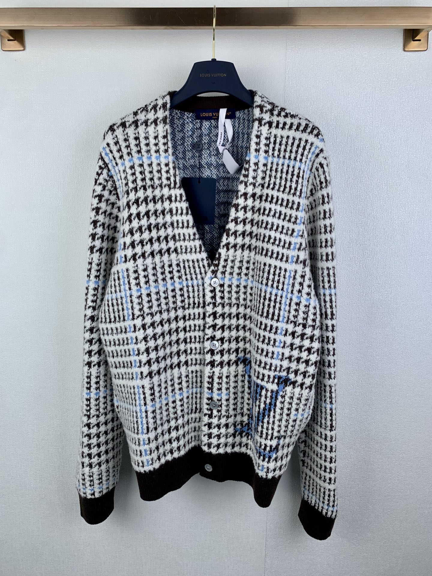 P320 LOUIS VUITTON cárdigan de punto de cuello V de manga larga, comprado original por 15100, 40% lana de cachemira de …