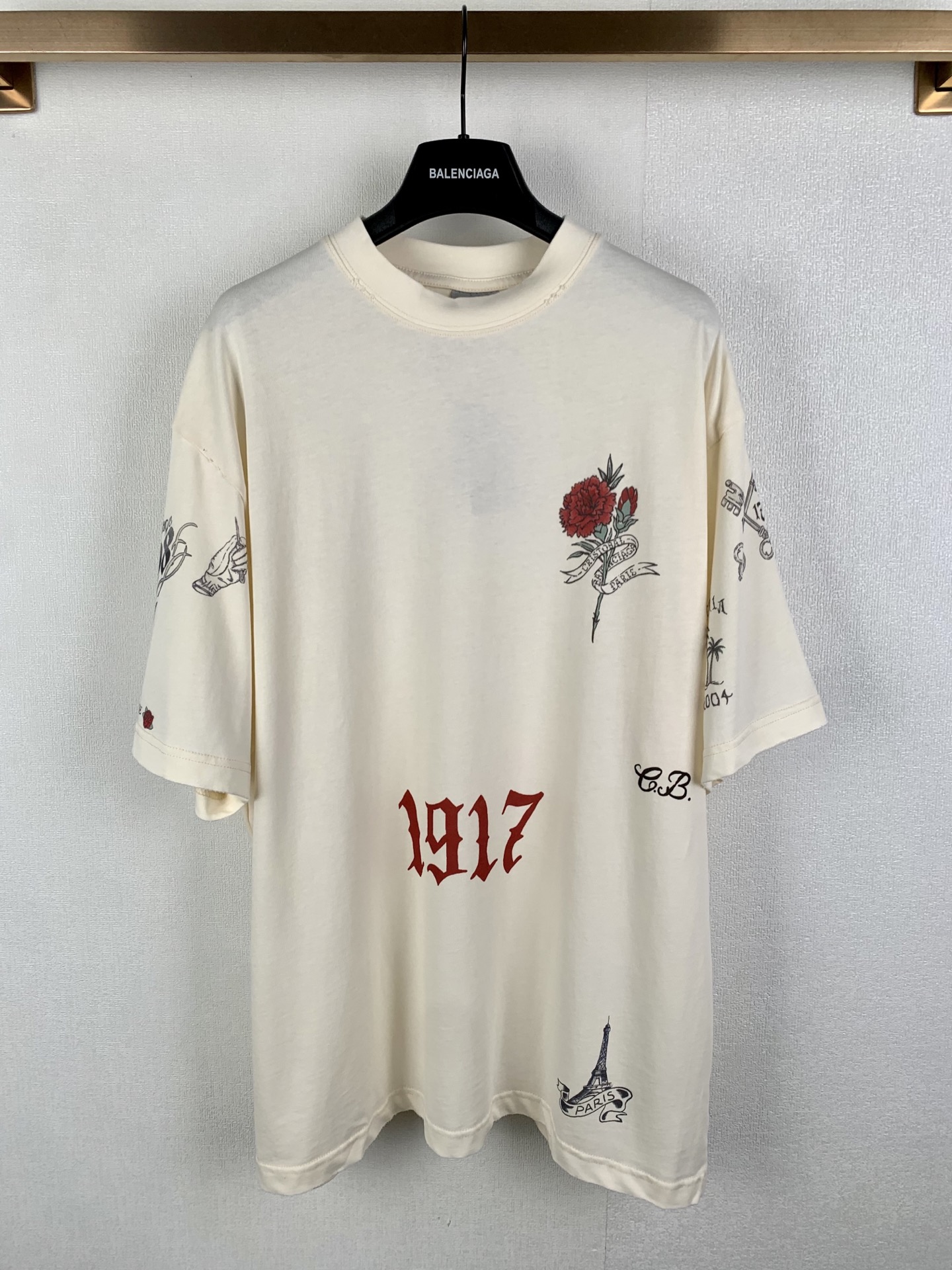 P120 BALENCIAGA/ Balenciaga 26SS TATTOO Camiseta de manga corta de punto con estampado de tatuajes. Compra y desarrollo…