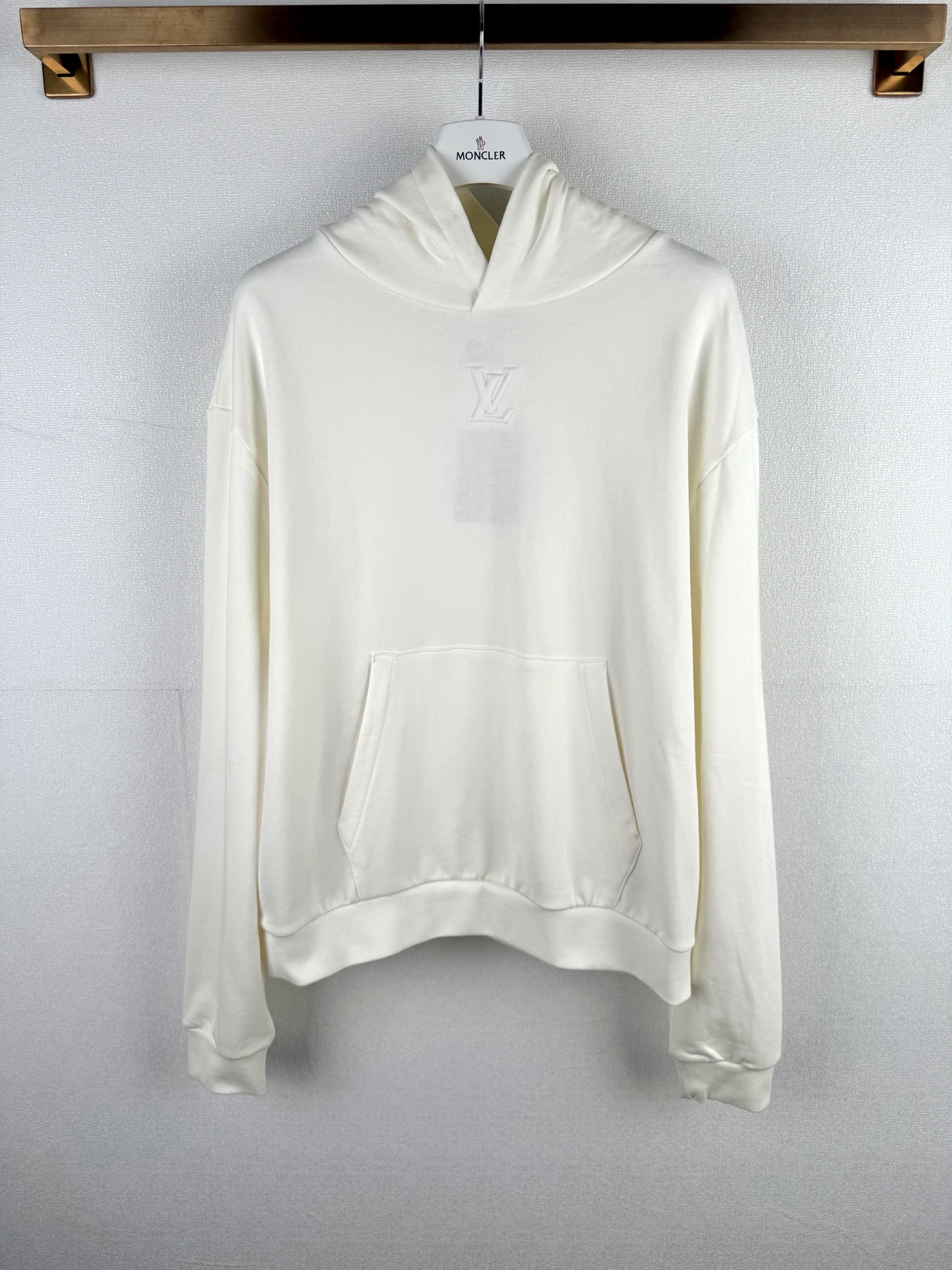 P175 LOUIS VUITTON 路易 LV 26FW Sudadera con capucha de algodón con logo gofrado. Comprada original por 9500 para desarro…