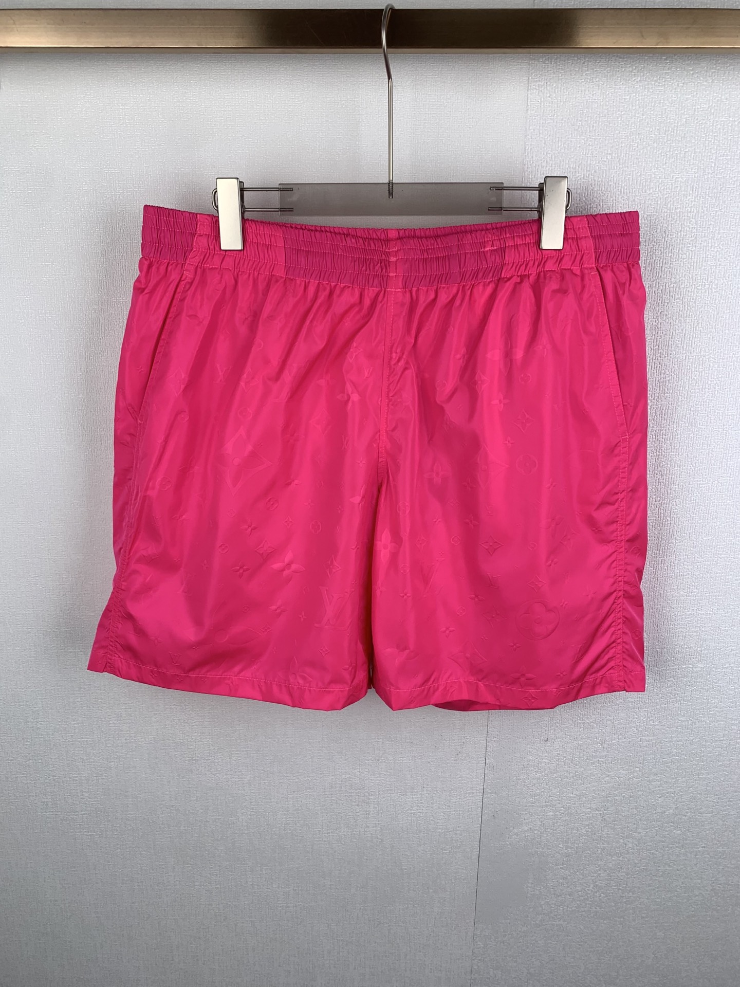 P130 【Nuevo color】 LOUIS VUITTON 路易 LV 26SS Shorts de playa con estampado completo y gofrado ultrasónico oscuro 【Nueve …