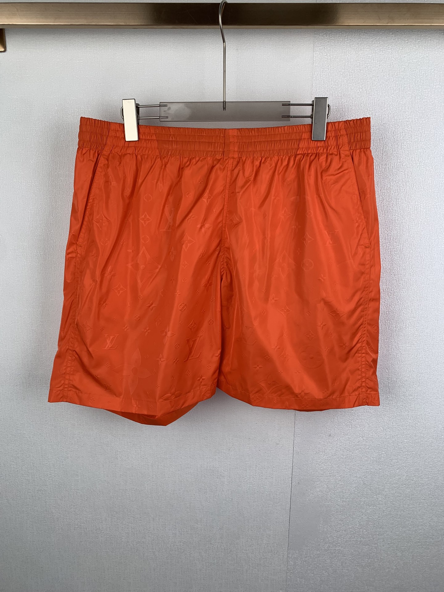 P130 【Nuevo color】 LOUIS VUITTON 路易 LV 26SS Shorts de playa con estampado completo y gofrado ultrasónico oscuro 【Nueve …