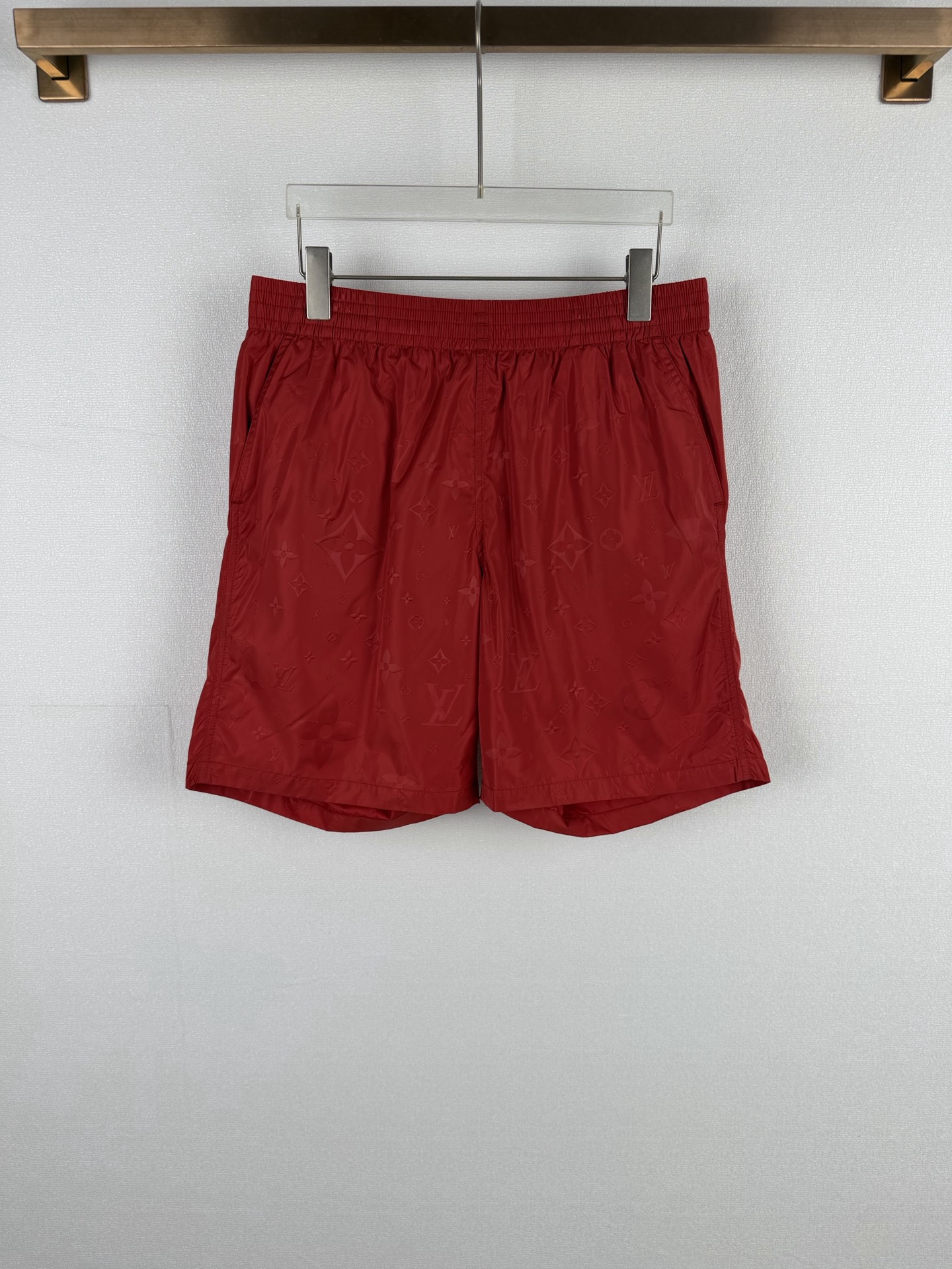 P130 LOUIS VUITTON 路易 LV 26SS Shorts de playa con estampado completo y gofrado ultrasónico oscuro 【Nueve colores opcion…