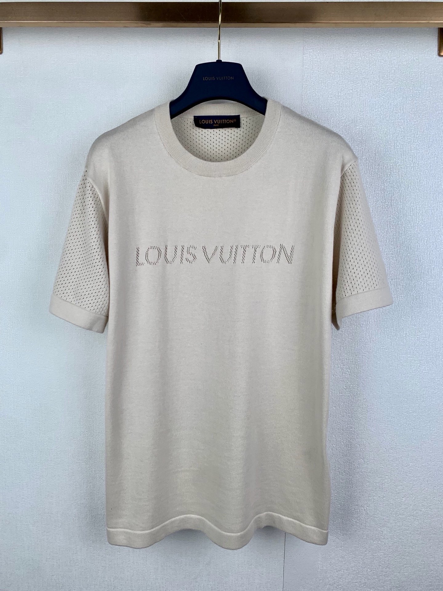 P140 LOUIS VUITTON 路易 LV 26ss 镂空字母logo标识短袖针织衫 size：S M L XL