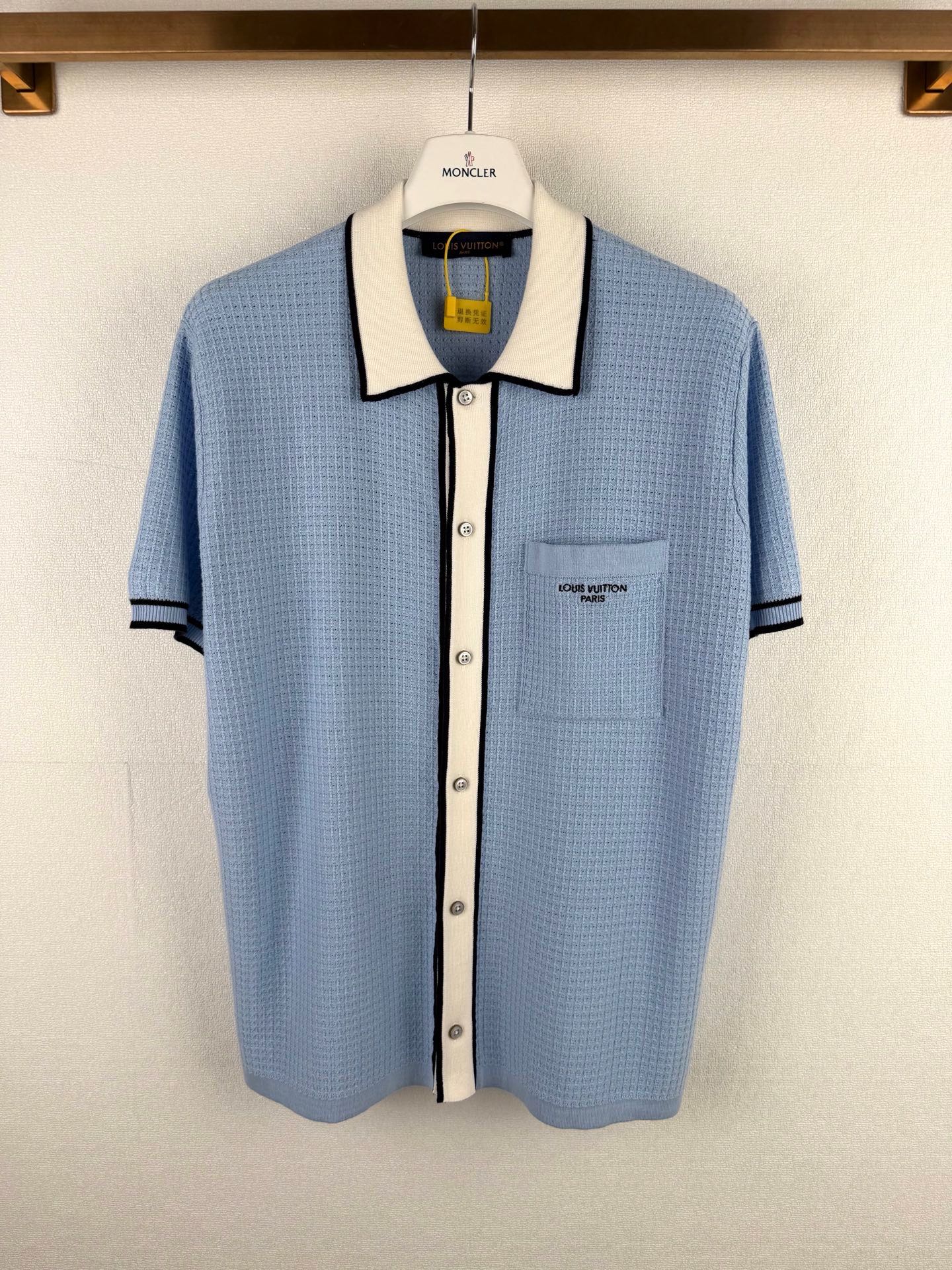 P190 LOUIS VUITTON 路易 LV Jersey de punto de manga corta y camisa con bordado de bolsillo y contraste de color, TALLAS: …