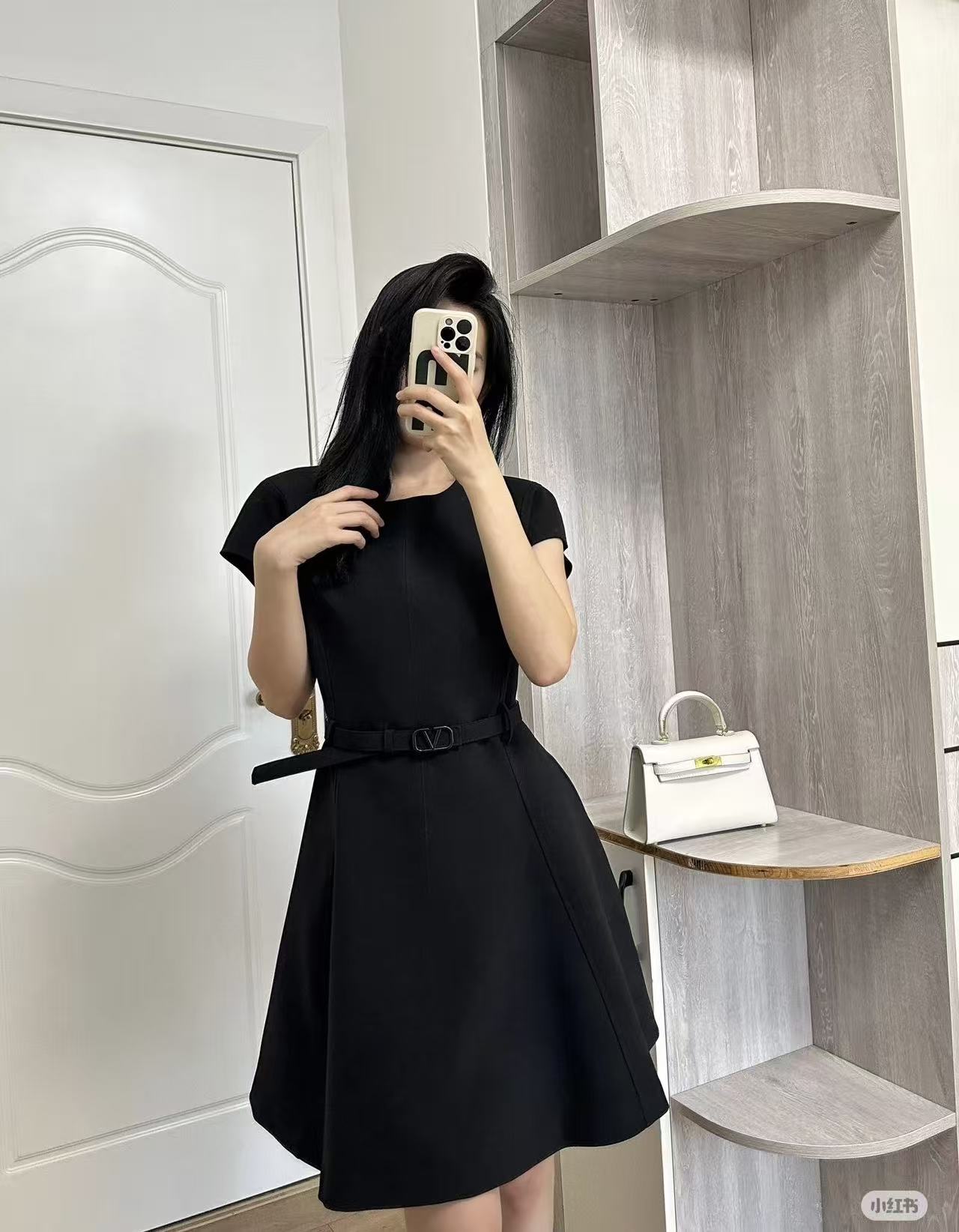 Valentino Elegant Black Dress - Perfect for Work or an Evening Out 1 i1749441211860 3408 0 0
