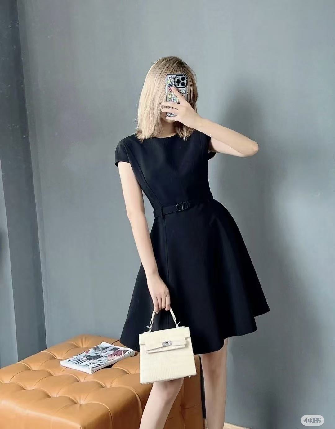 Valentino Elegant Black Dress - Perfect for Work or an Evening Out 2 i1749441211860 4982 0 1