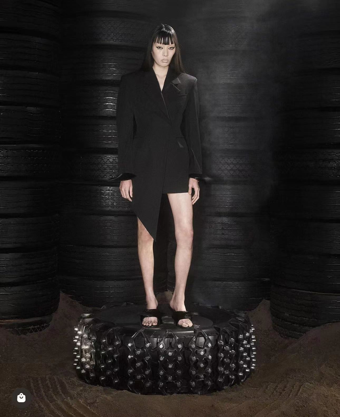 NO:307729,[Love] New [Love]!  Latest AW 24NEW Worn wool irregular suit skirt. Size SML.,,skirts,business suit,alexander wang19860909[爱心]新款[爱心]！最新AW 24NEW 精纺羊毛不规则西装裙.尺码SML.,,skirts,business suit,alexander wang,Women's clothing