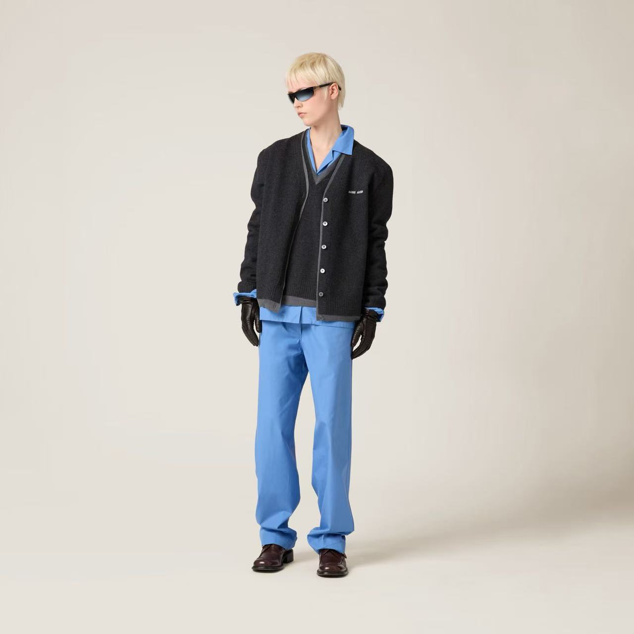 NO:307242,[Love] New [Love]!  Latest MIU 25NEW stacked knitted cardigan. Color blue and gray. Size S,,miumiu,alexander wang19860909[爱心]新款[爱心]！最新MIU 25NEW 叠色针织开衫.颜色蓝、灰.尺码S,,miumiu,alexander wang,Women's clothing