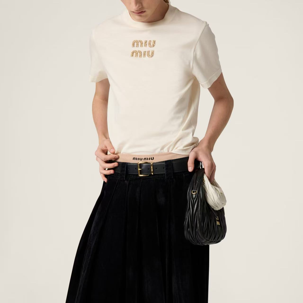 NO:315012,Love] New style [love]!  Latest MIU 25NEW Early Spring Limited Nail Diamond Letter Embroidery T-shirt. Size SML.,,miumiu,tees,t-shirt,alexander wang19860909爱心]新款[爱心]！最新MIU 25NEW 早春限定钉钻字母刺绣T恤.尺码SML.,,miumiu,tees，t-shirt,alexander wang,Women's clothing