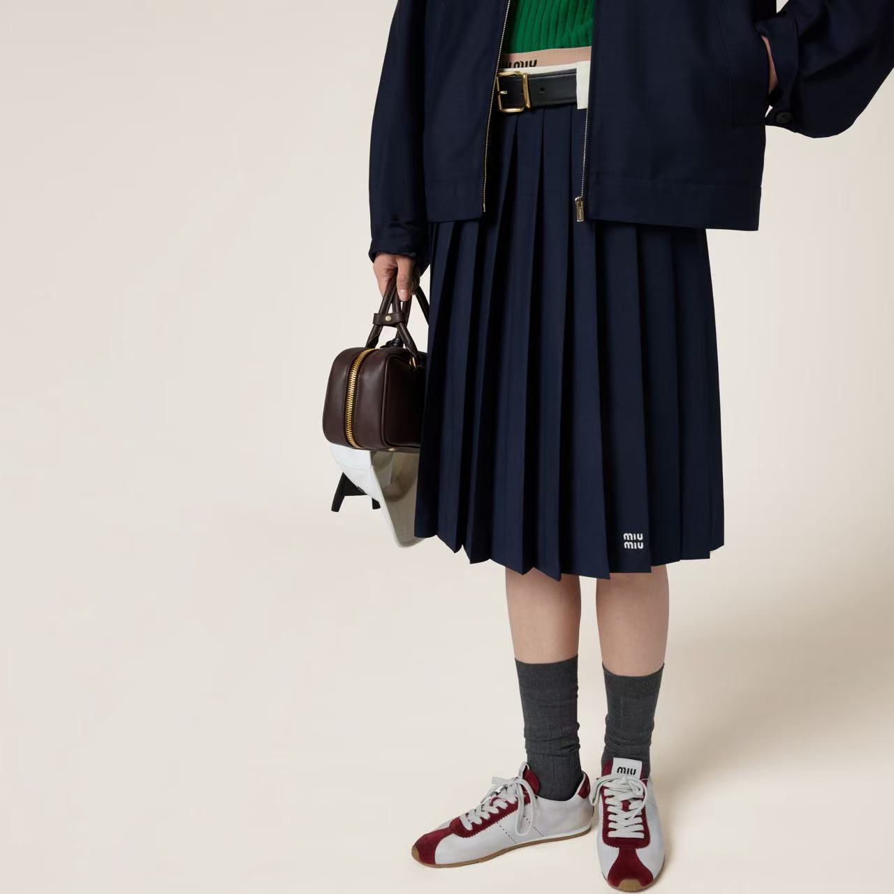 NO:308810,[Love] New [Love]!  Latest MIU 25NEW worsted wool LOGO embroidered waist color pleated skirt. Size SML.P, miumiu, skirts, alexander wang19860909[爱心]新款[爱心]！最新MIU 25NEW 精纺羊毛LOGO刺绣腰头撞色百褶半身裙.尺码SML.P,,miumiu,skirts,alexander wang,Women's clothing