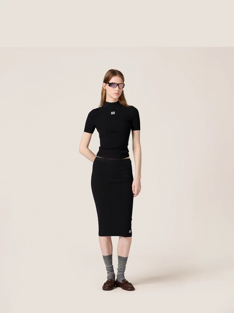 NO:312366,[Love] New [Love]!  Latest MIU 25NEW alphabet jacquard half turtle neck knit short-sleeved top. Size SML.,,miumiu,T-shirt,alexander wang19860909[爱心]新款[爱心]！最新MIU 25NEW 字母提花半高领针织短袖上衣.尺码SML.,,miumiu,T-shirt,alexander wang,Women's clothing