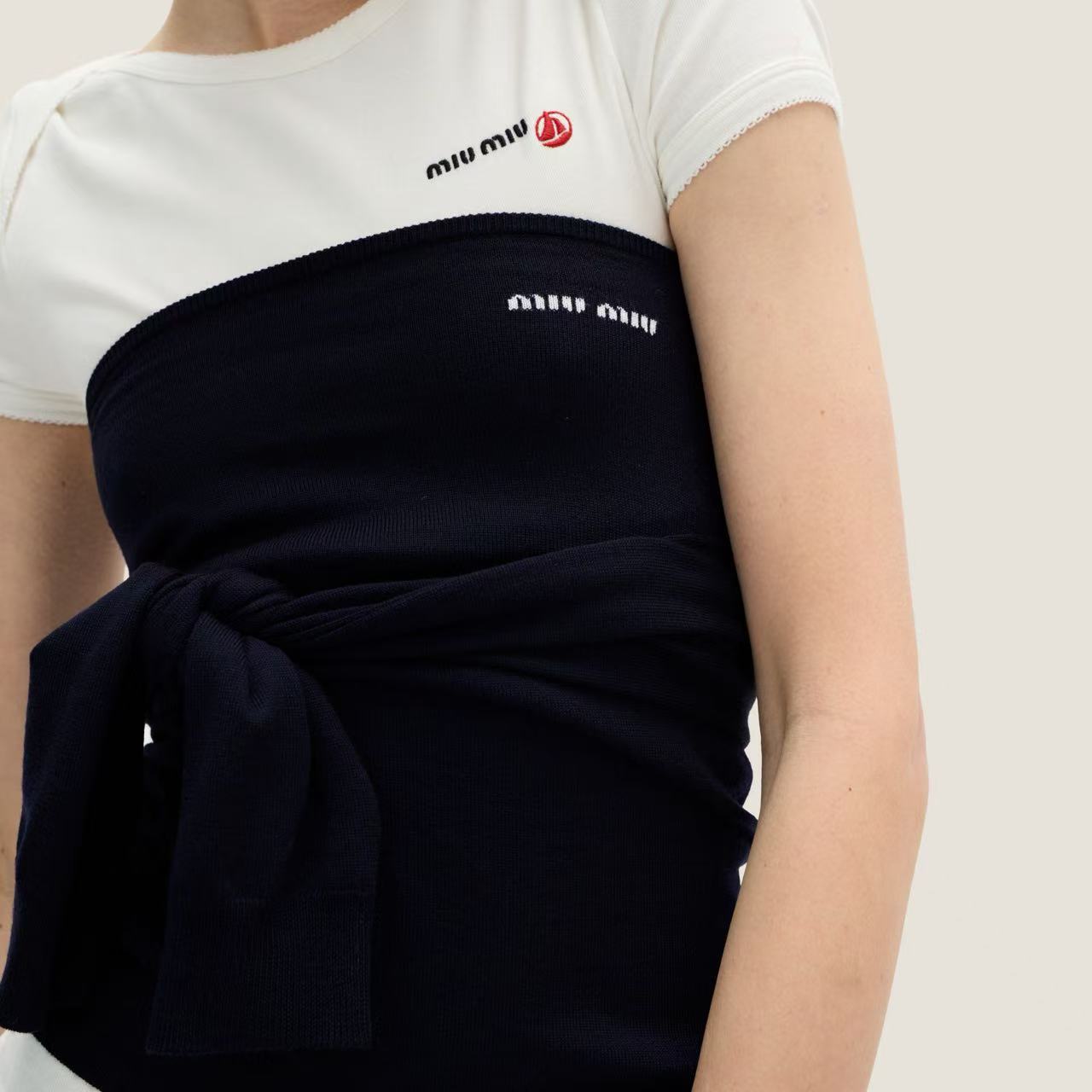 NO:321811,[Love] New [Love]!  Latest MIU 25NEW One-Shoulder Knit Top. Size SML..,,miumiu,alexander wang19860909[爱心]新款[爱心]！最新MIU 25NEW 一字肩针织上衣.尺码SML..,,miumiu,alexander wang,Women's clothing