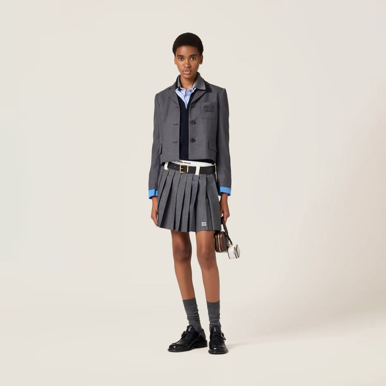 NO:326899,[Love] New [Love]!  Latest MIU 25NEW Worn wool with blue cuffs removable short blazer. Size SML.,,miumiu,jackets & coats,business suit,alexander wang19860909[爱心]新款[爱心]！最新MIU 25NEW 精纺羊毛一抹蓝袖口可拆卸短款西装外套.尺码SML.,,miumiu,jackets & coats,business suit,alexander wang,Women's clothing