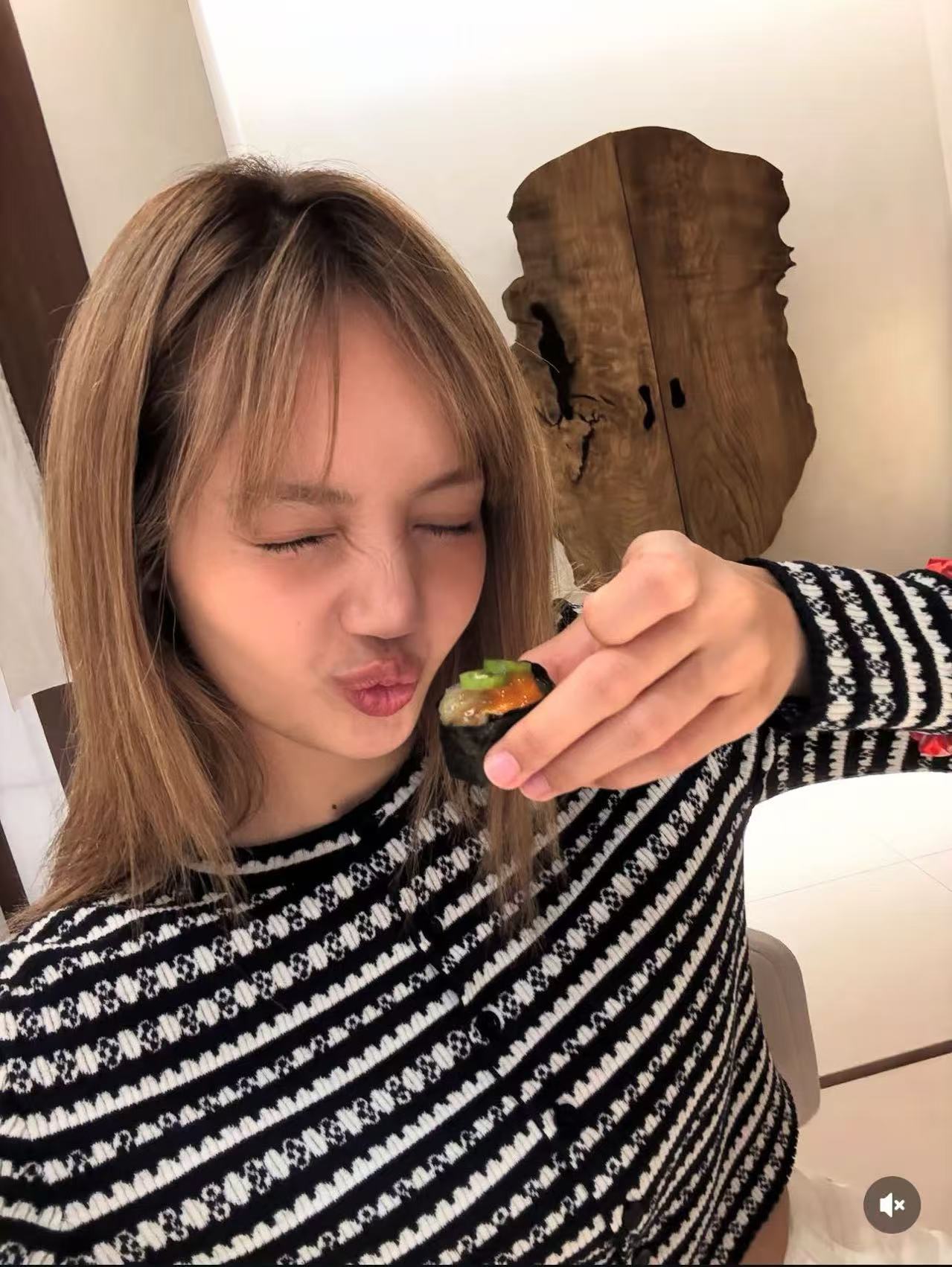 NO:435180,[Love] New [Love]!  Latest L 25NEW Pretty Jacquard Short Knit Cardigan. Size SML...,alexander wang19860909[爱心]新款[爱心]！最新L 25NEW 老花提花短款针织开衫.尺码SML..,,alexander wang,Women's clothing