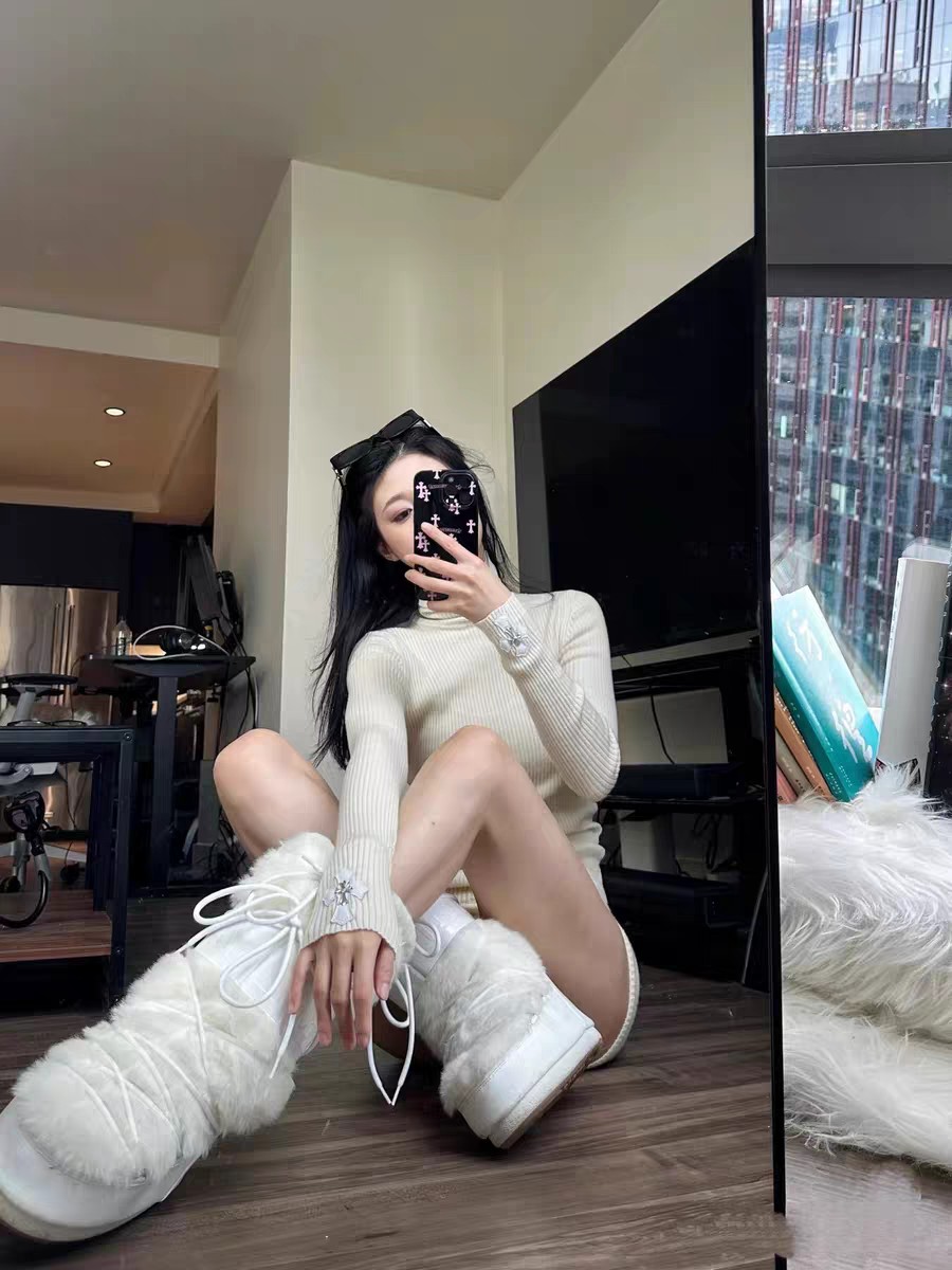 NO:655645,[Love] New style [Love]!  The latest CH 26NEW cuffs cross-stitched leather hardware high-neck knitted wool bottoming shirt. Color white, black. Size SML.,,alexander wang19860909[爱心]新款[爱心]！最新CH 26NEW 袖口十字拼皮五金高领针织羊毛打底衫.颜色白色、黑色.尺码SML.,,alexander wang,Women's clothing