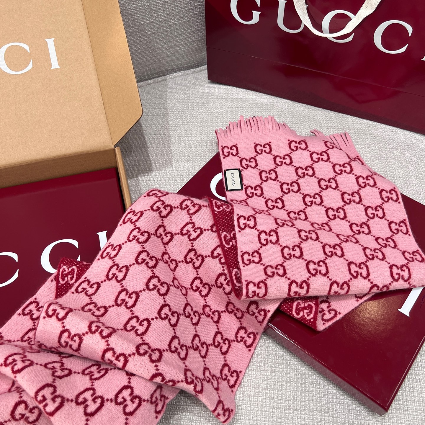 Gucci Pink Wool Scarf with GG Jacquard, 25x180cm, Double-Sided Color Contrast 5 i1736621798840 1962 0 3
