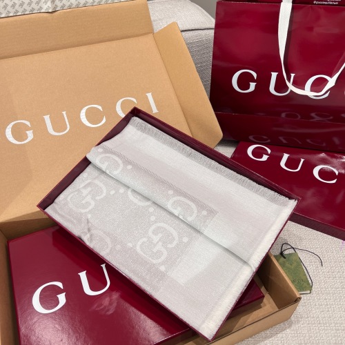 Gucci Silver Grey Lurex Jacquard Wool Blend Shawl 140 x 140cm