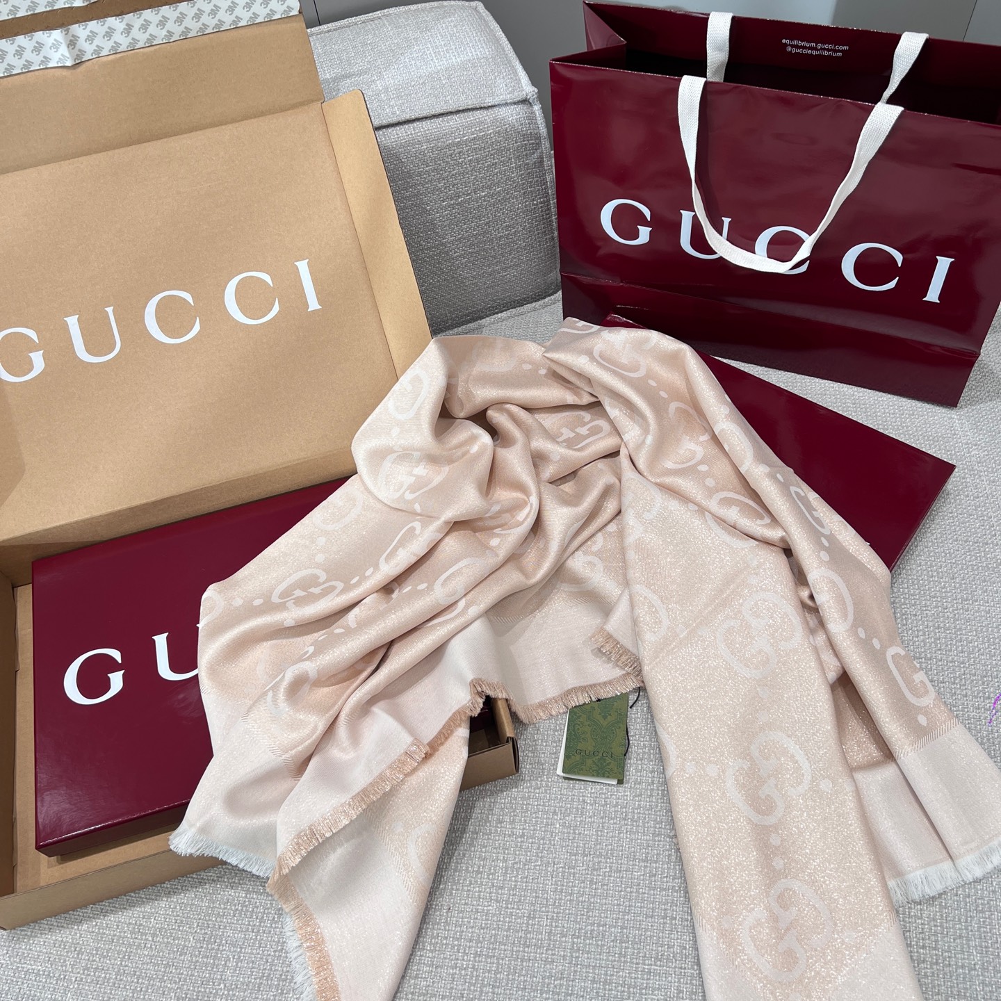 Gucci White Gold/Silver Lurex Jacquard Shawl 140x140cm Wool Silk Blend 9 i1736711062256 9363 0 7