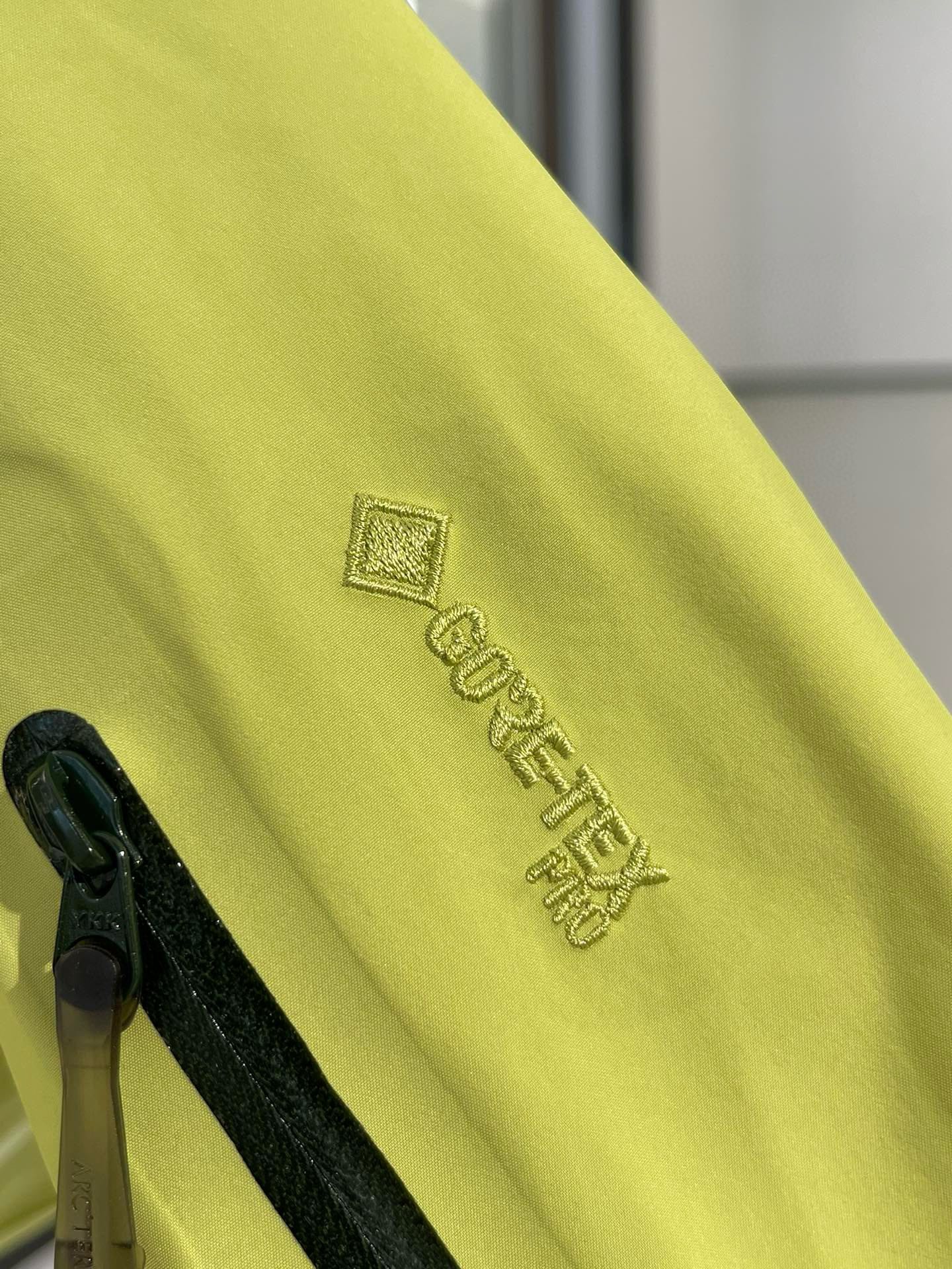 Arc'teryx Alpha SV Chaqueta Impermeable Verde Vitalidad Gore-Tex Pro 7 i1726101739 7853 8