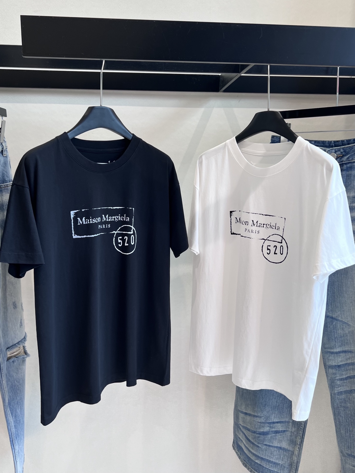 Maison Margiela 2025s Printed T-shirt Suit: Cosmopolitan, Stylish, and Versatile - 图片 9