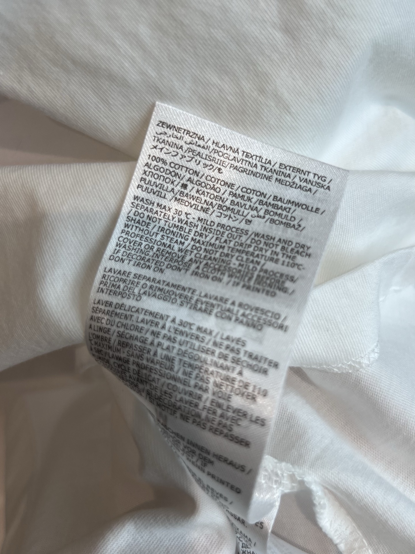 Maison Margiela 2025s Printed T-shirt Suit: Cosmopolitan, Stylish, and Versatile - 图片 6