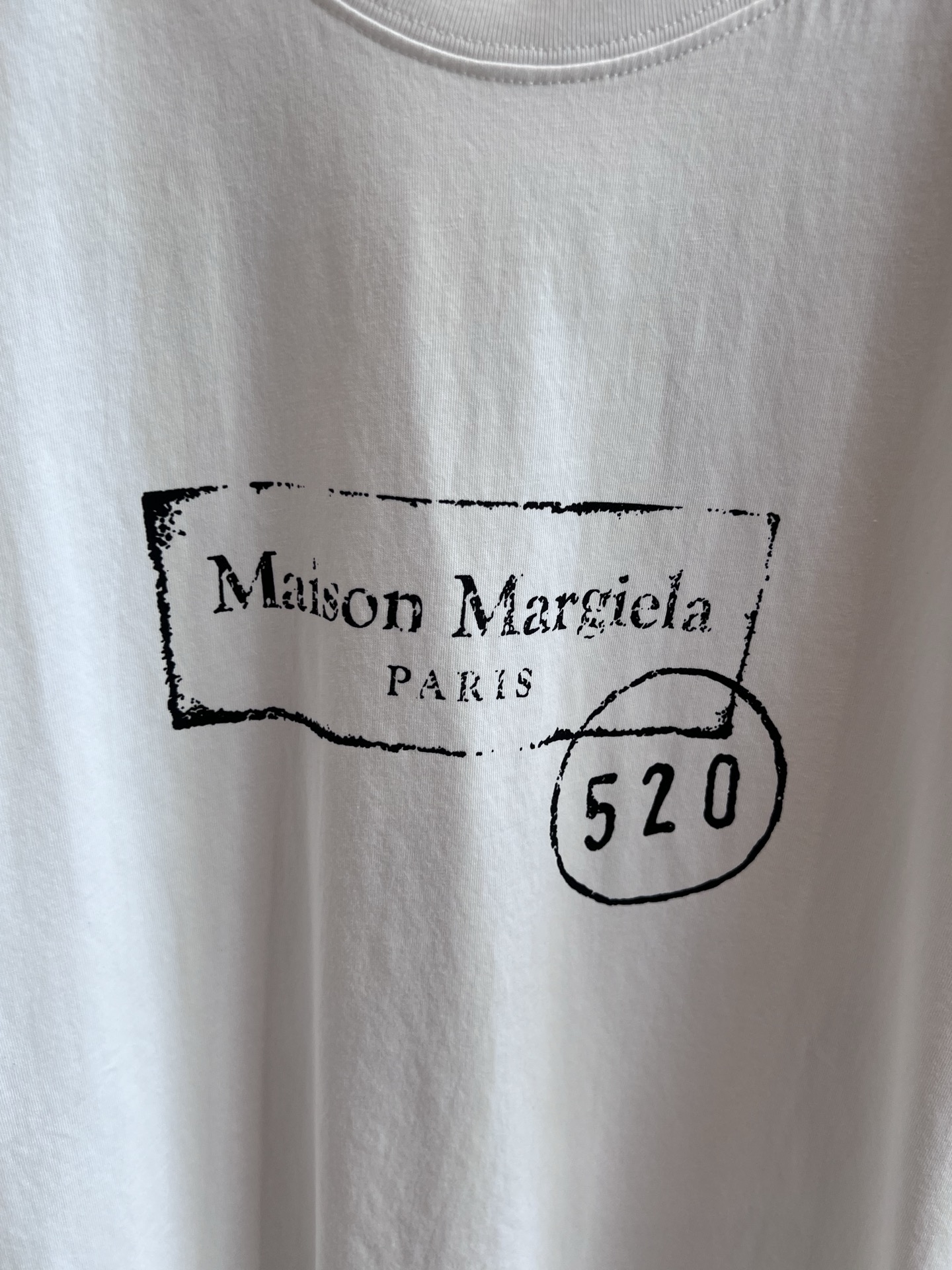 Maison Margiela 2025s Printed T-shirt Suit: Cosmopolitan, Stylish, and Versatile - 图片 3