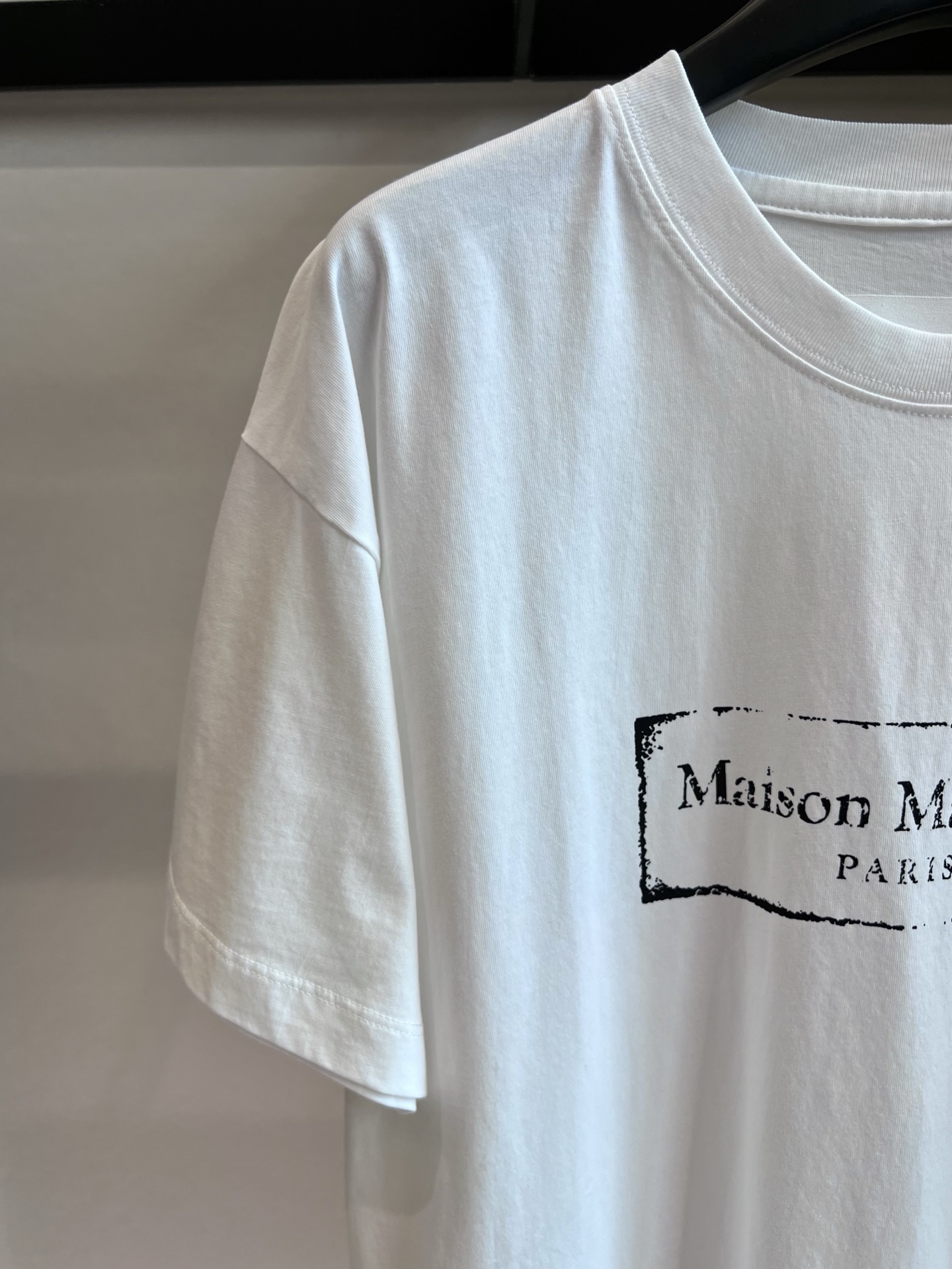 Maison Margiela 2025s Printed T-shirt Suit: Cosmopolitan, Stylish, and Versatile - 图片 4