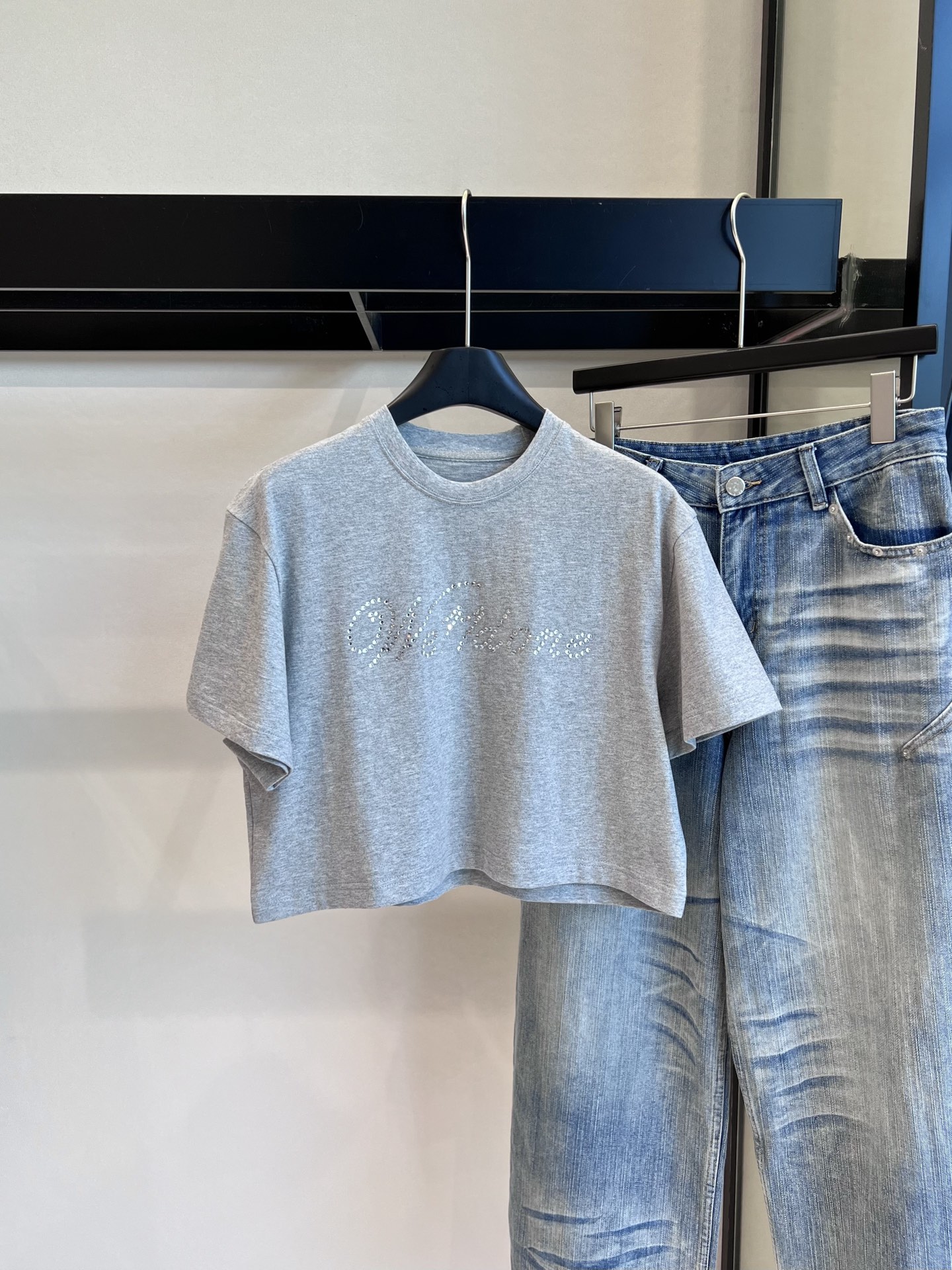 WE11DONE 2025s Spring & Summer Package: Stylish One-Size-Fits-All Dress & Hot Letter T-Shirt