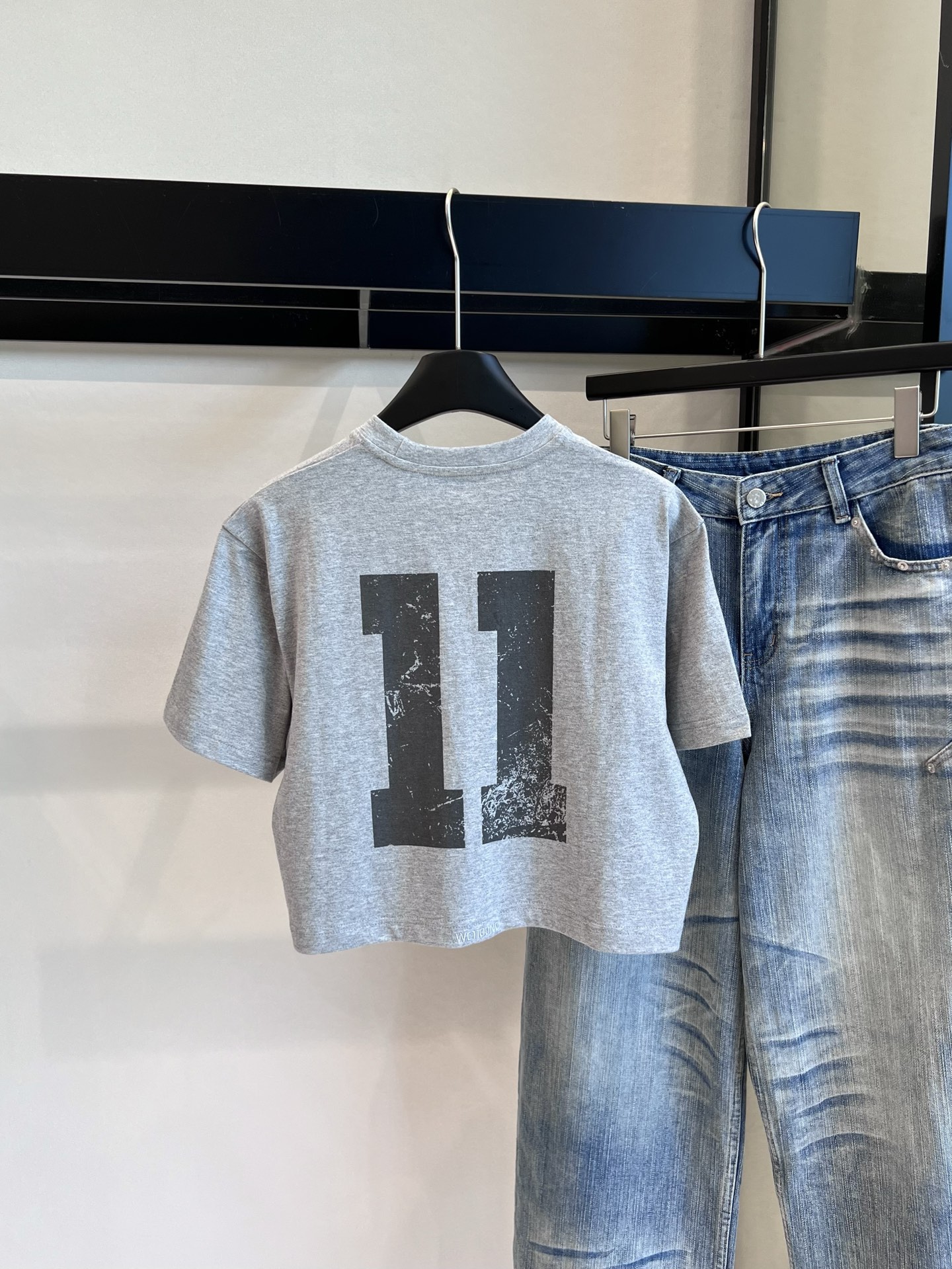 WE11DONE 2025s Spring & Summer Package: Stylish One-Size-Fits-All Dress & Hot Letter T-Shirt - 图片 6