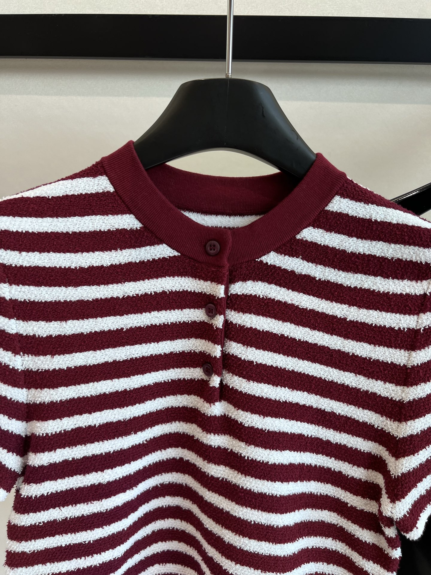 Prada Red & White Striped Squawk Dress: Stylish Spring/Summer Suit Essentials - 图片 2