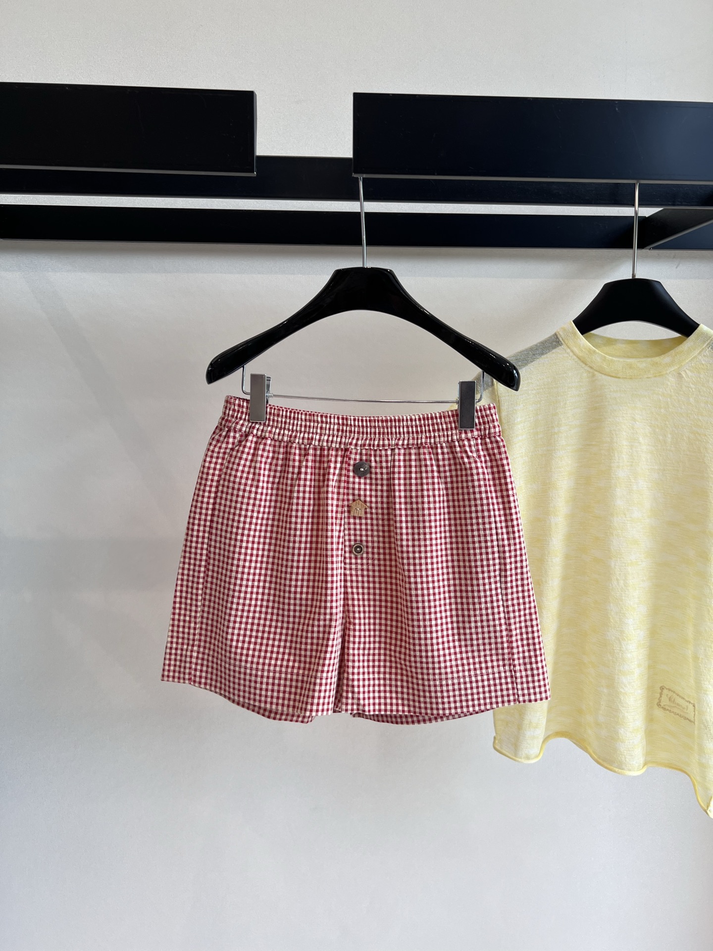 “Versatile P483 Female Suit with Aubruino Button-Tweet Shorts for Summer 2025” - 图片 1