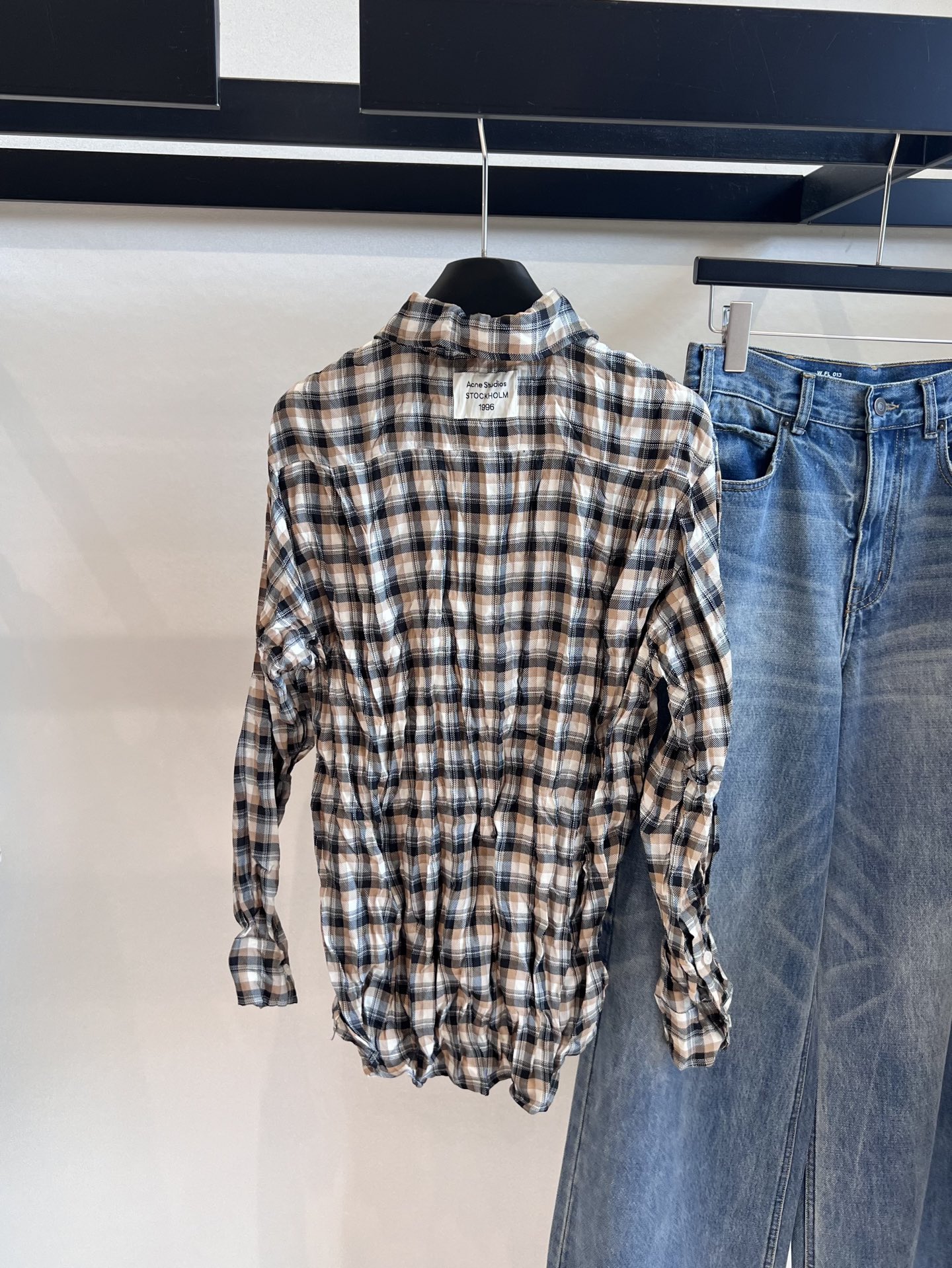 2025s Acne Studios Tweezed Shirt Suit: Unruly Elegance in Women’s Fashion - 图片 6