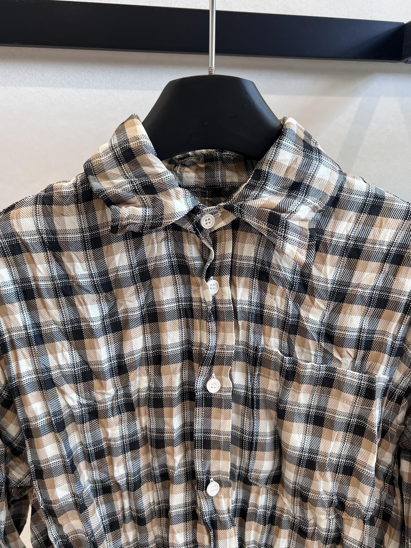 2025s Acne Studios Tweezed Shirt Suit: Unruly Elegance in Women’s Fashion - 图片 2