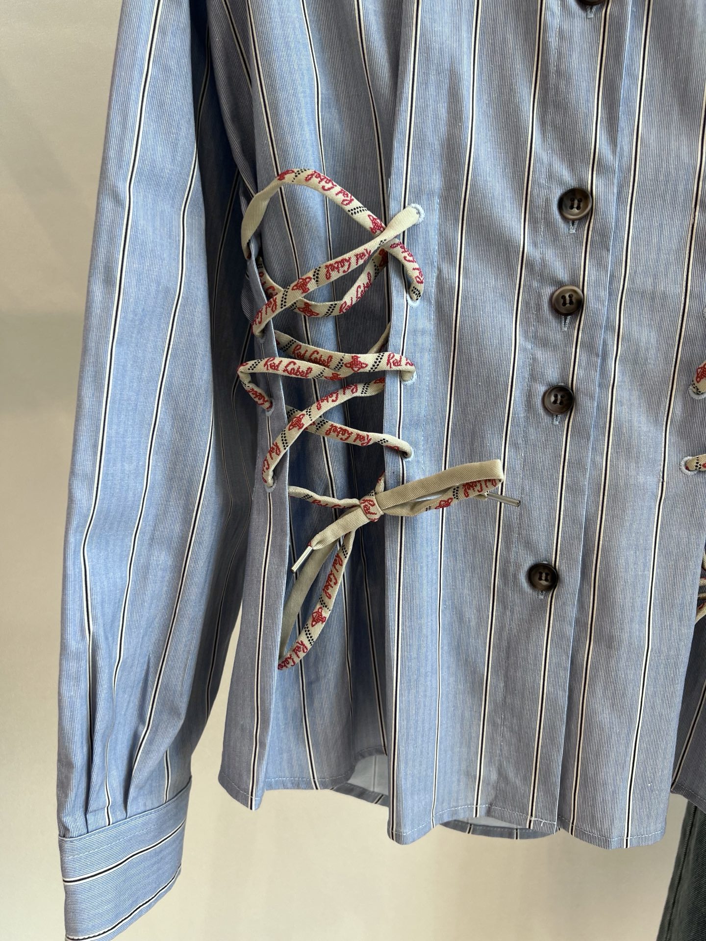 “Vivienne Westwood Saturn Striped Dress: 2025 Summer Style, Comfortable Cotton Fabric” - 图片 4