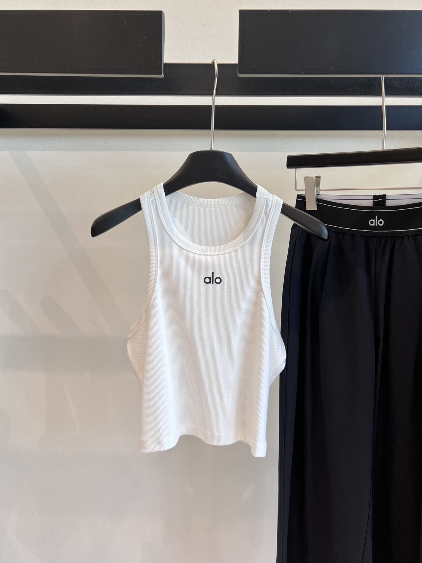 Elegant and Sophisticated Woman’s Thin Spring/Summer 2025 Collection – P368 - 图片 1