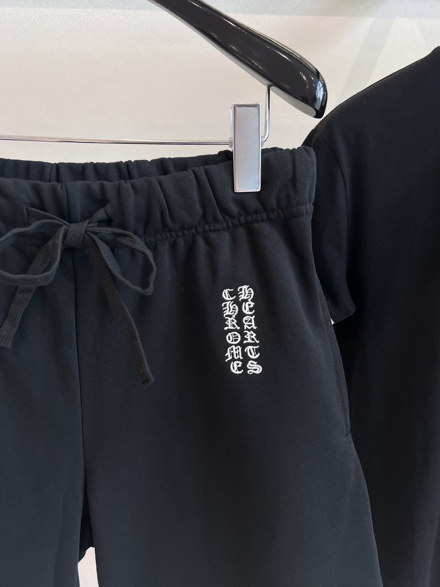 Chrome Hearts Spring/Summer 2025 Female Suit: Comfortable, Stylish, and Versatile - 图片 3