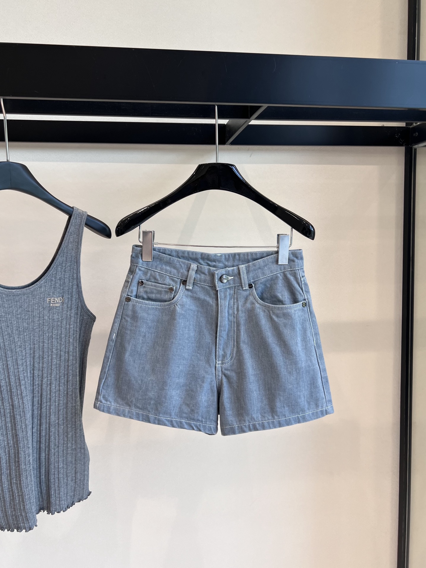 “2025s Fendi Post-Spring Dress: Embossed Jeans with Pure Cotton Fabric” - 图片 1